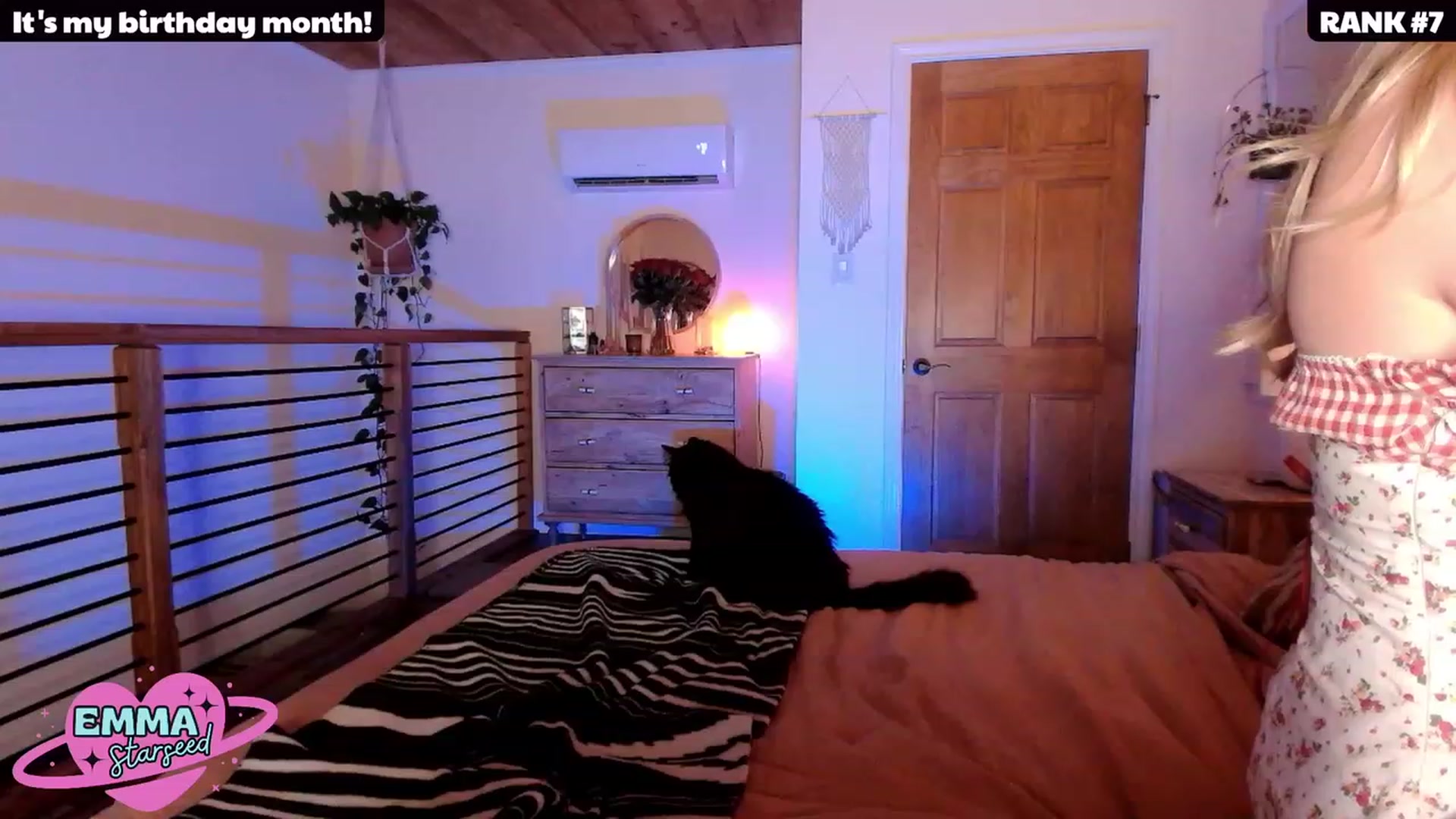 Gallery image thumbnail from EmmaStarseed's myfreecams stream on, 02/27/2024, 06:21 image 12 of 20