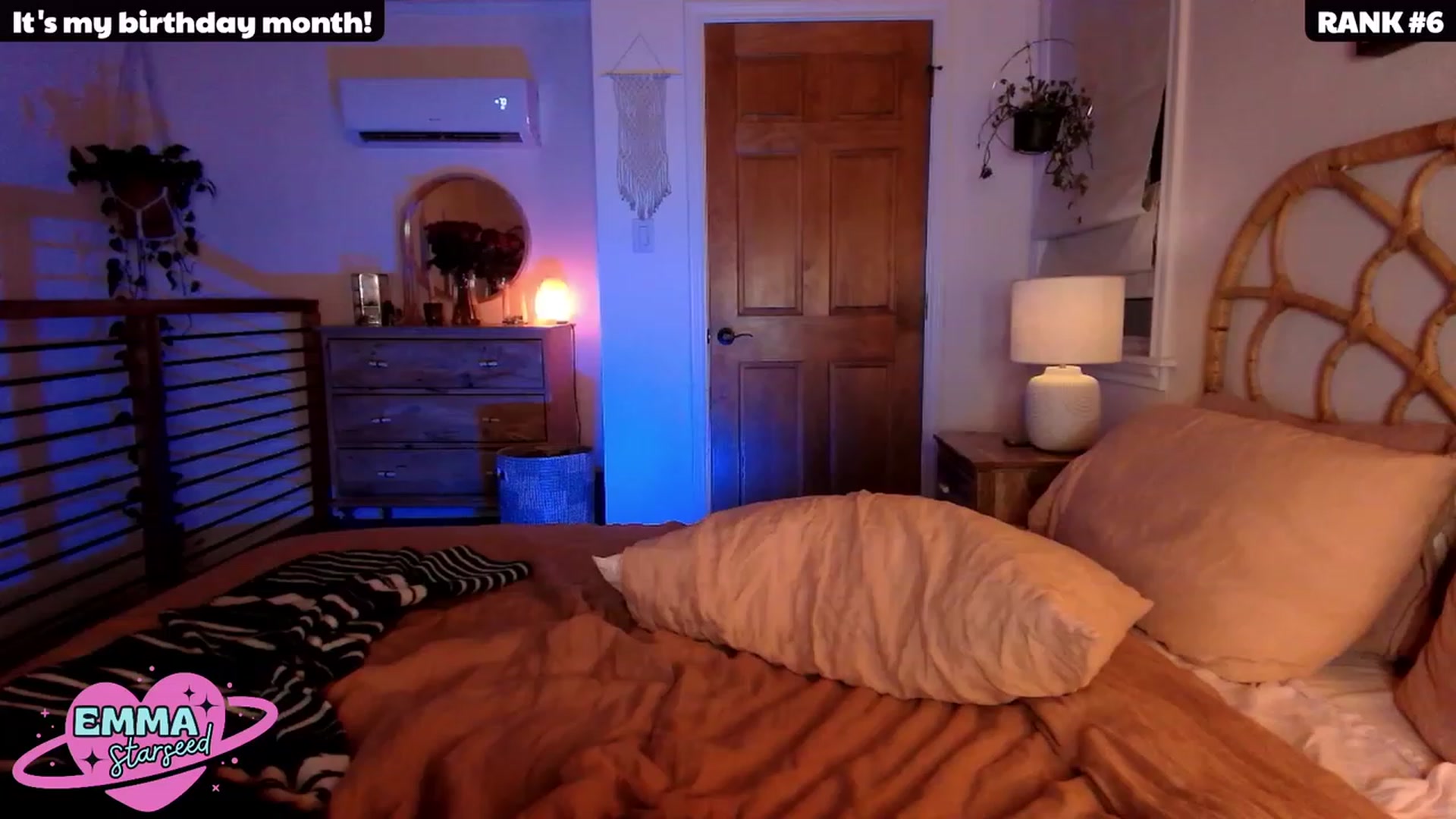 Gallery image thumbnail from EmmaStarseed's myfreecams stream on, 02/27/2024, 07:02 image 17 of 20