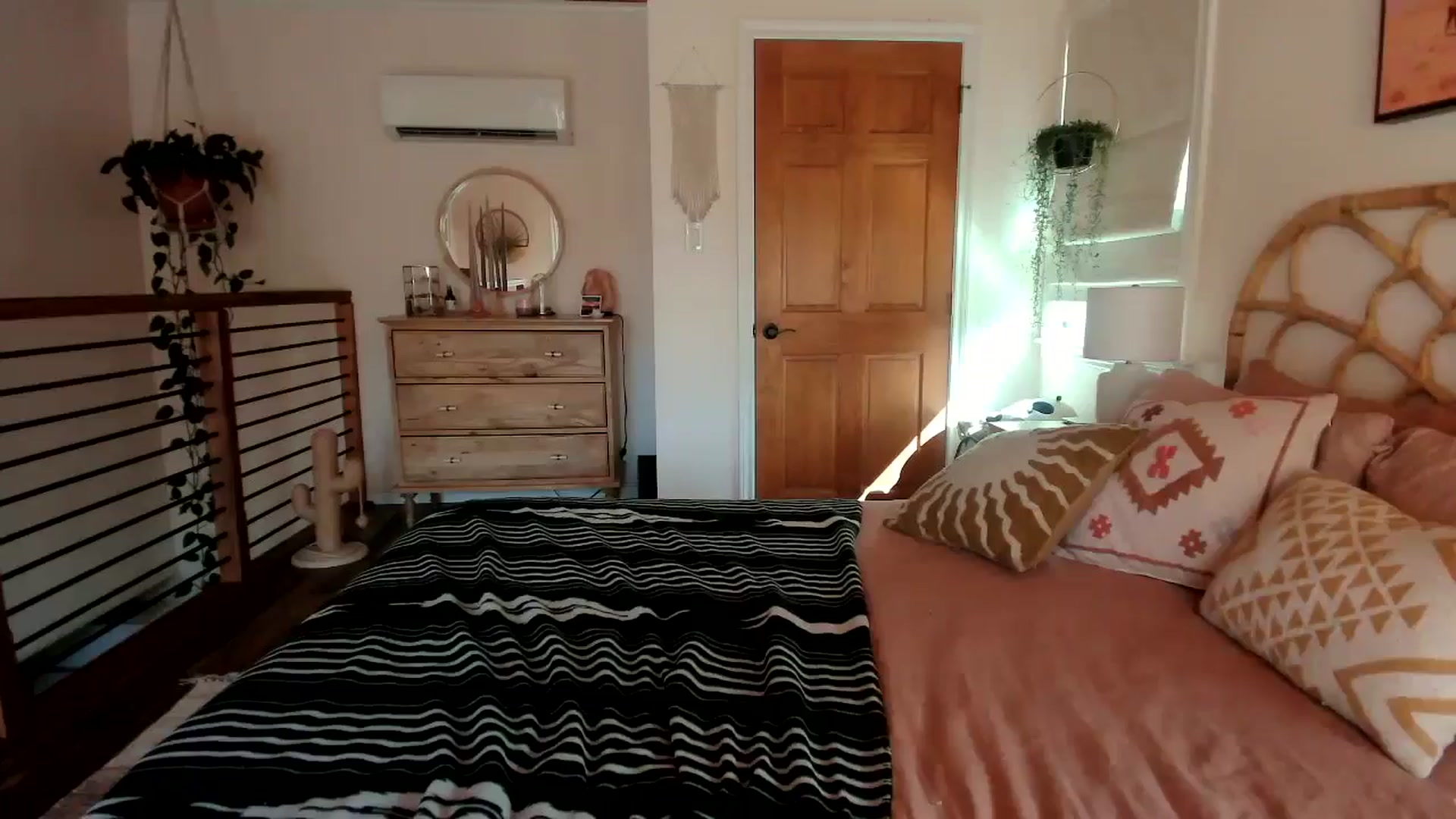 Gallery image thumbnail from EmmaStarseed's myfreecams stream on, 09/22/2024, 22:24 image 1 of 20