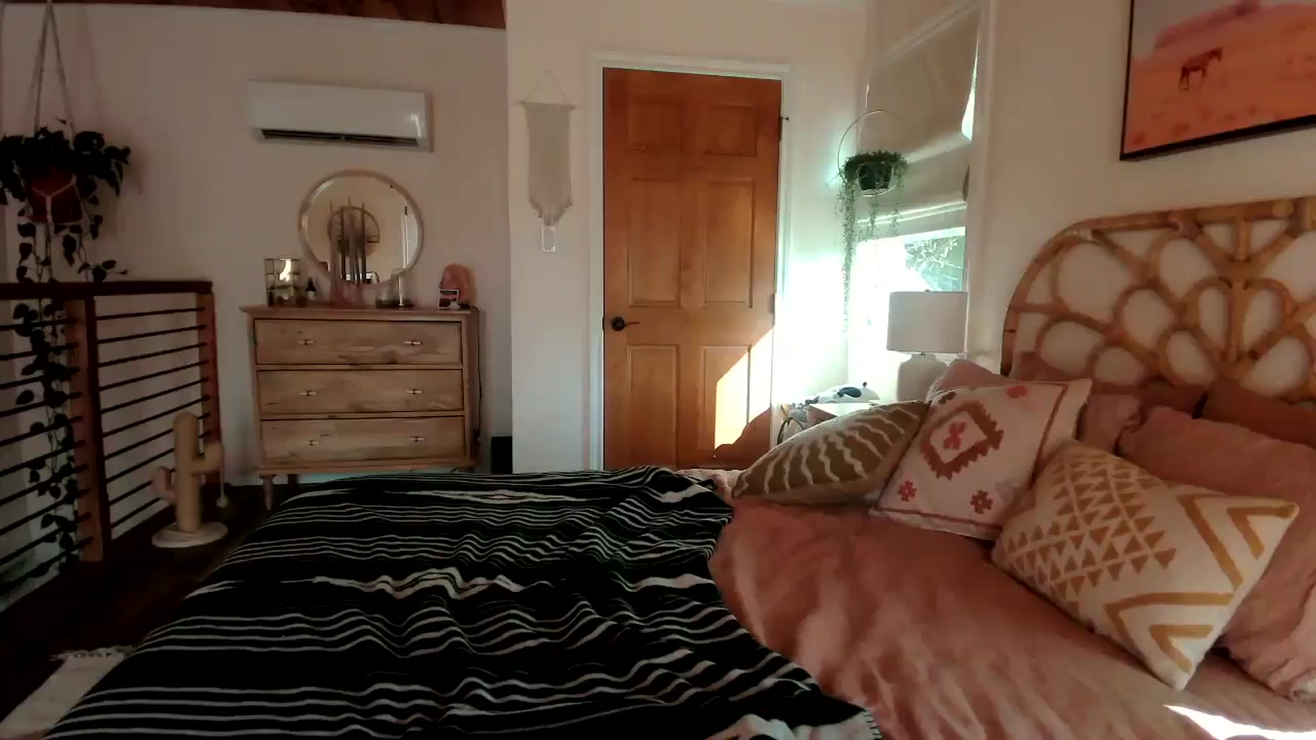 Gallery image thumbnail from EmmaStarseed's myfreecams stream on, 09/22/2024, 22:24 image 9 of 20