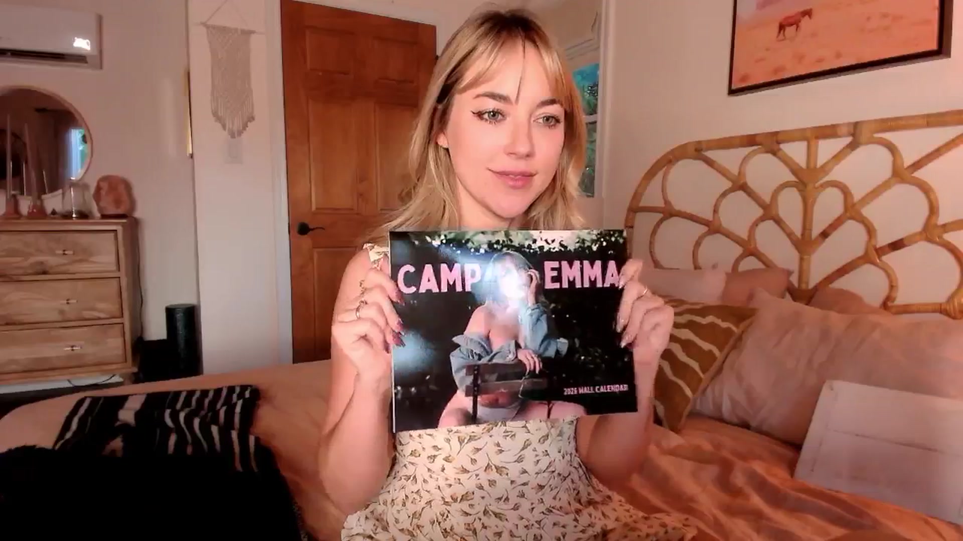 Gallery image thumbnail from EmmaStarseed's myfreecams stream on, 10/13/2025, 01:03 image 11 of 20