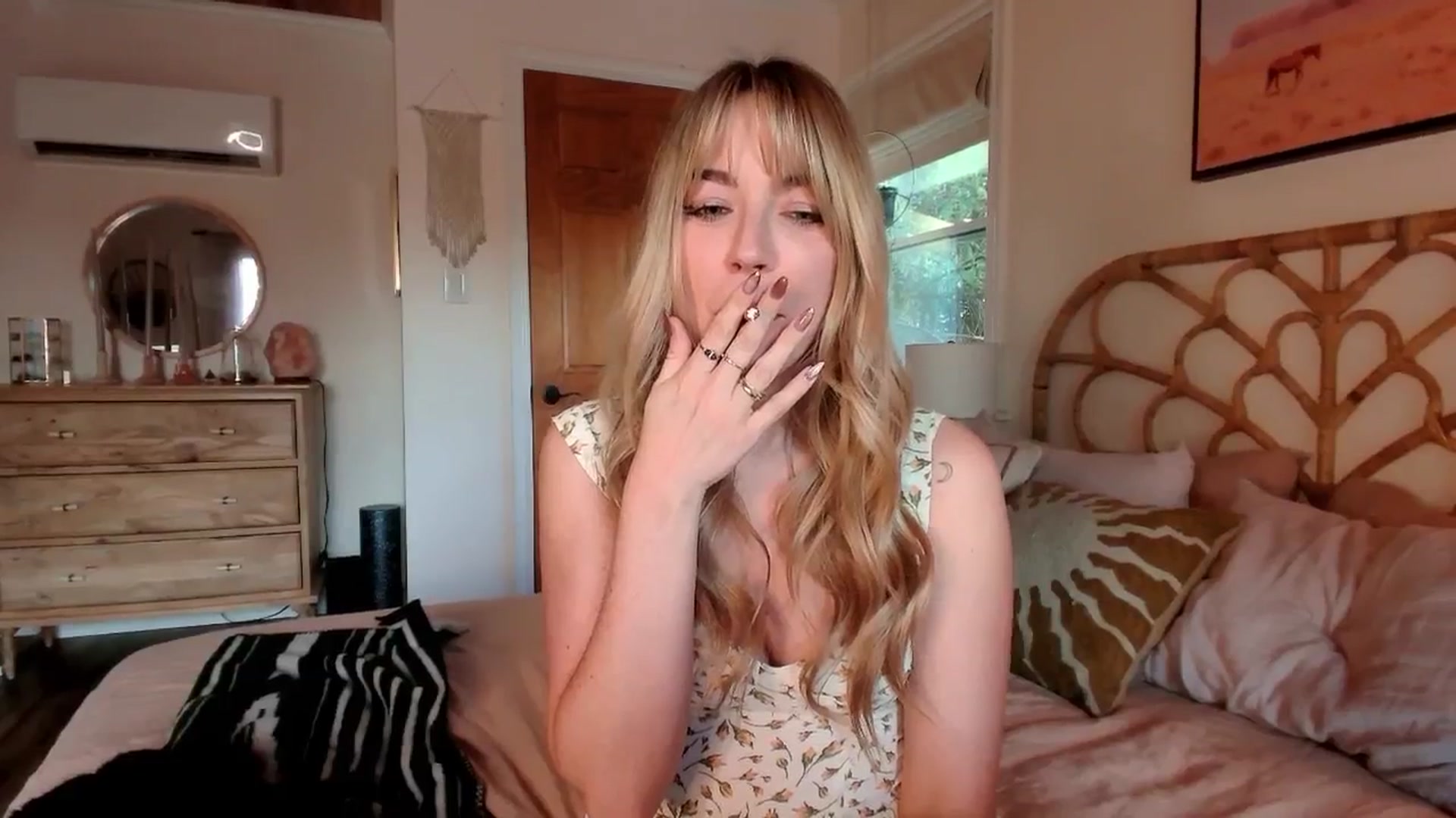 Gallery image thumbnail from EmmaStarseed's myfreecams stream on, 10/13/2025, 01:03 image 6 of 20