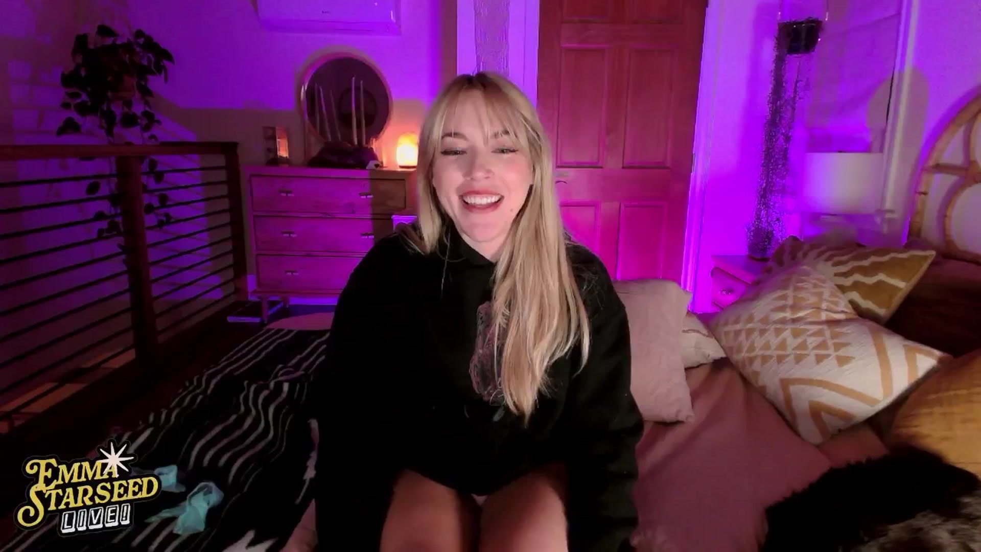 Gallery image thumbnail from EmmaStarseed's myfreecams stream on, 02/01/2026, 08:07 image 15 of 20