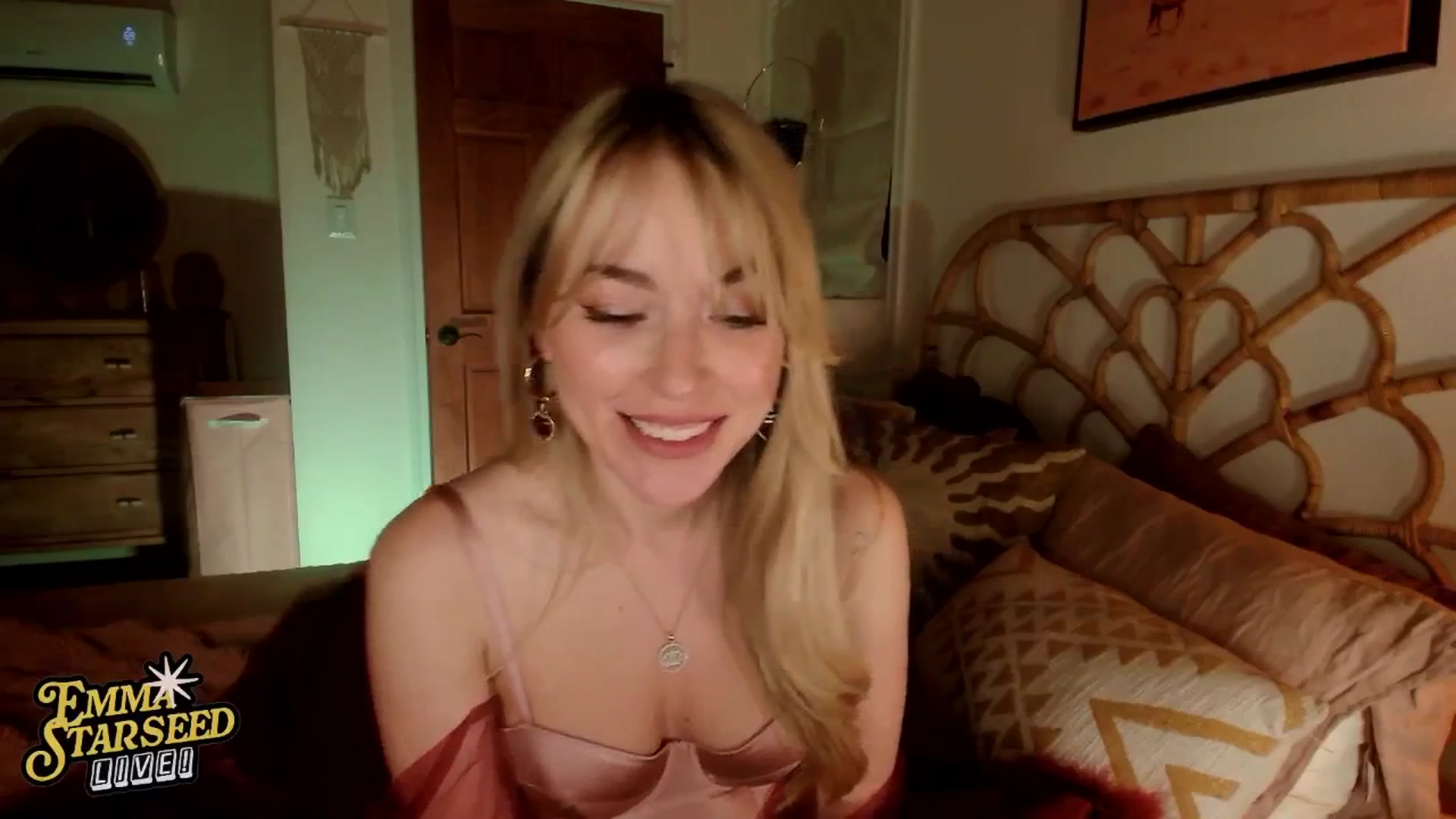 Gallery image thumbnail from EmmaStarseed's myfreecams stream on, 02/08/2026, 08:20 image 4 of 20