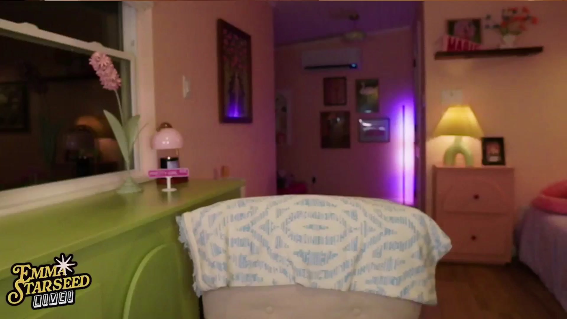 Gallery image thumbnail from EmmaStarseed's myfreecams stream on, 04/06/2026, 05:15 image 15 of 20
