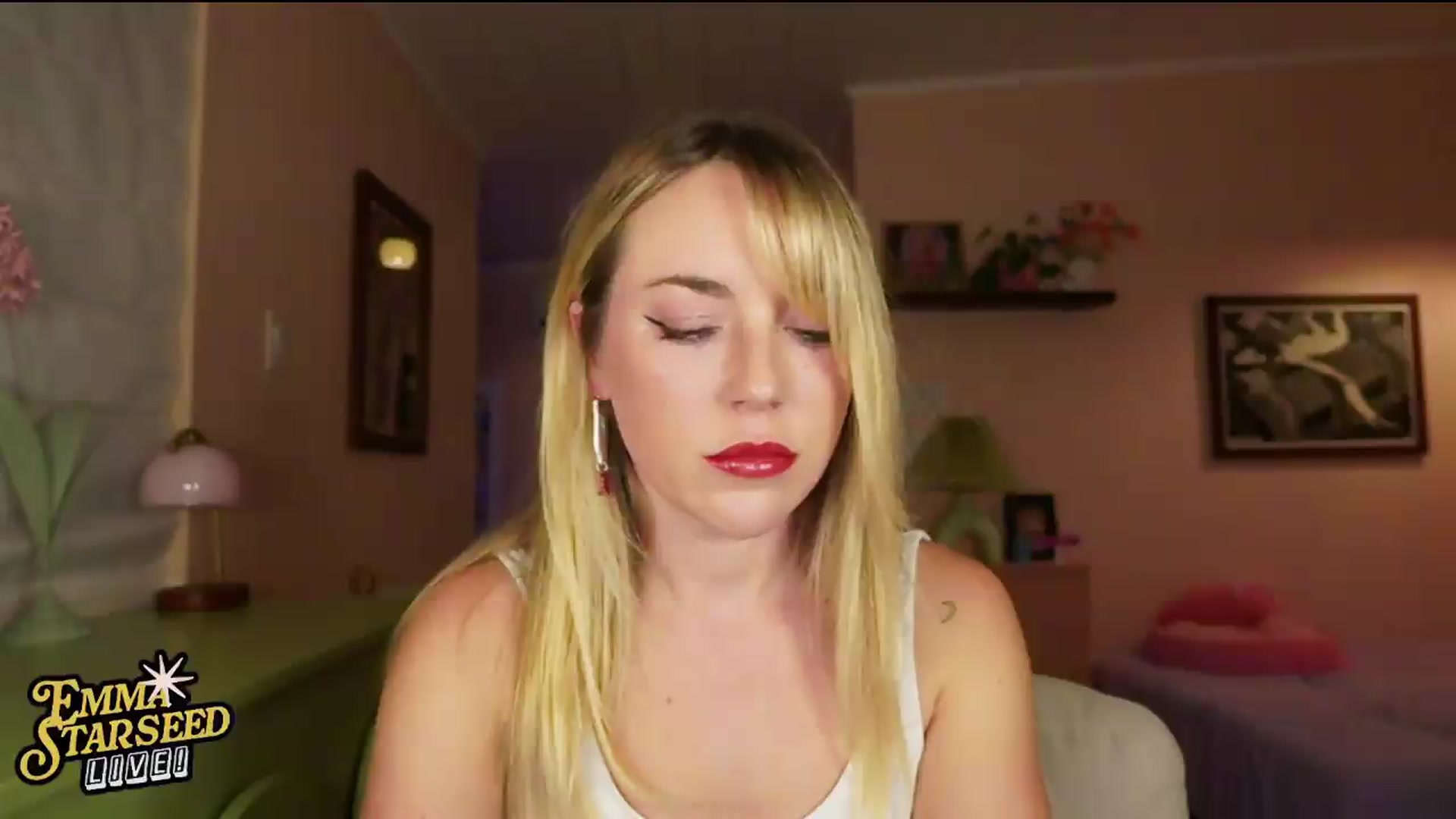 Gallery image thumbnail from EmmaStarseed's myfreecams stream on, 08/08/2026, 03:00 image 10 of 20
