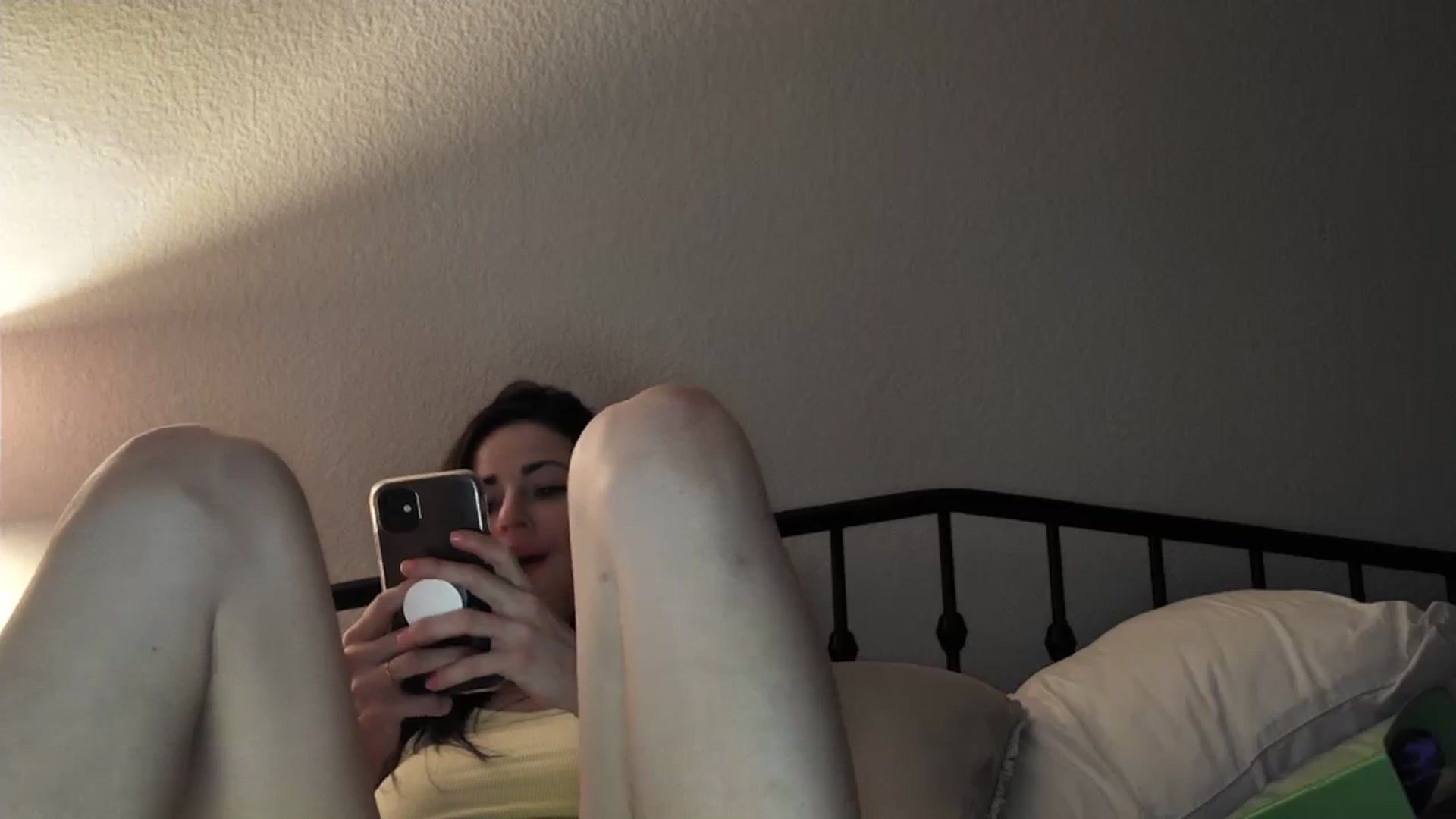 Gallery image thumbnail from EmmaStone4's myfreecams stream on, 12/06/2023, 06:42 image 15 of 20