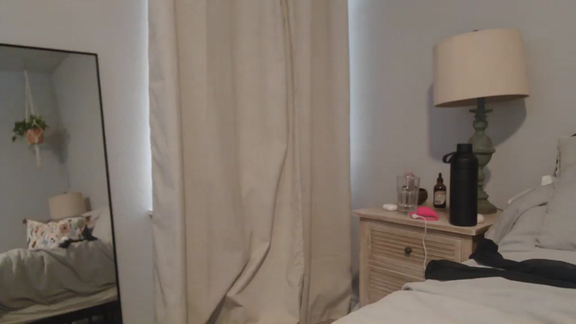 Gallery image thumbnail from EmmaStone4's myfreecams stream on, 12/11/2023, 19:10 image 17 of 20