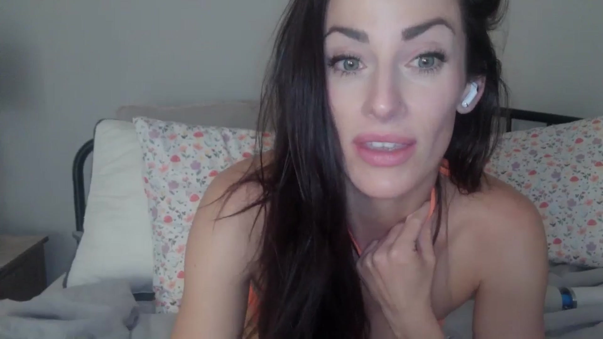 Gallery image thumbnail from EmmaStone4's myfreecams stream on, 06/18/2024, 18:16 image 19 of 20