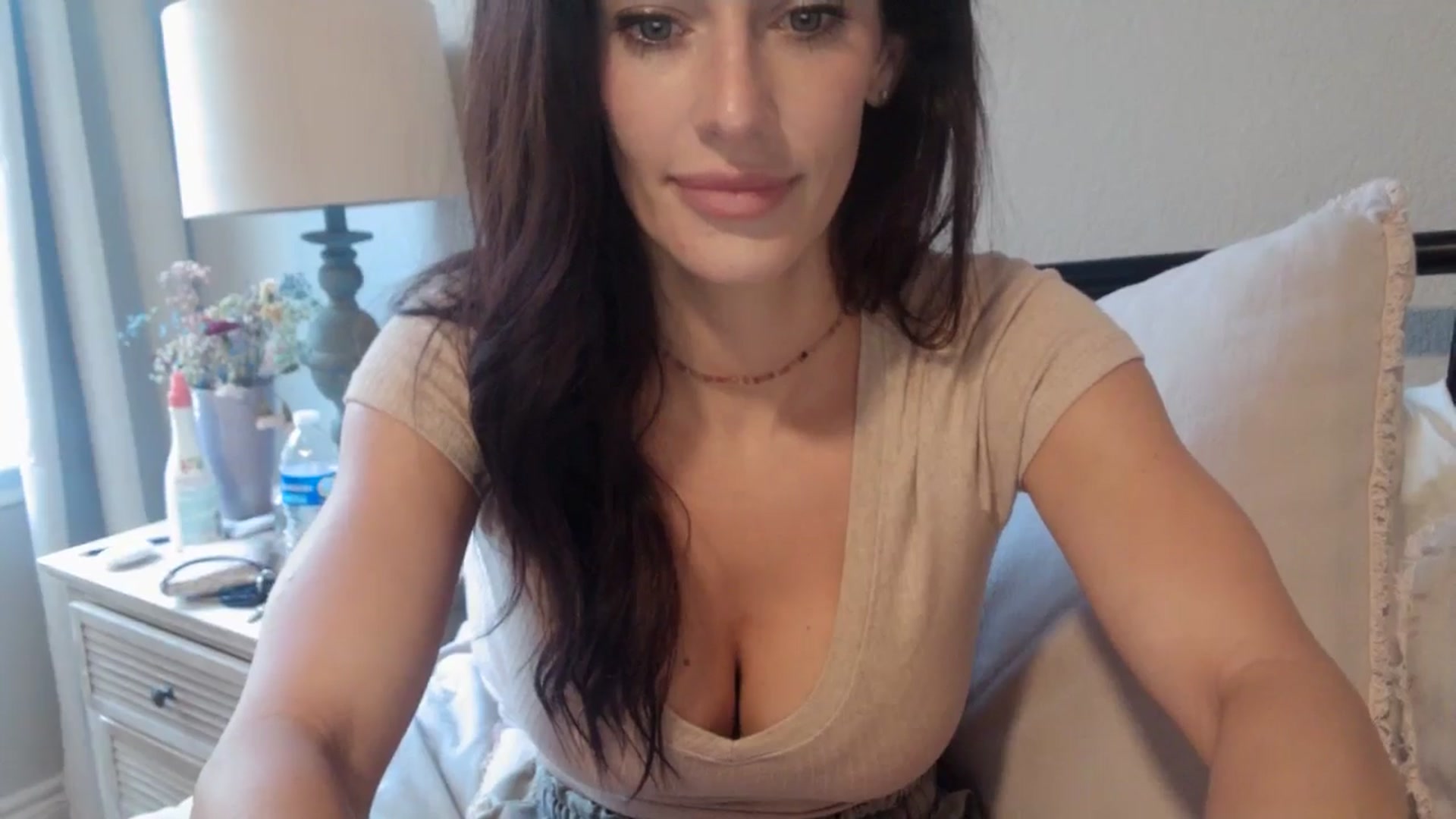 Gallery image thumbnail from EmmaStone4's myfreecams stream on, 08/13/2024, 18:58 image 6 of 20