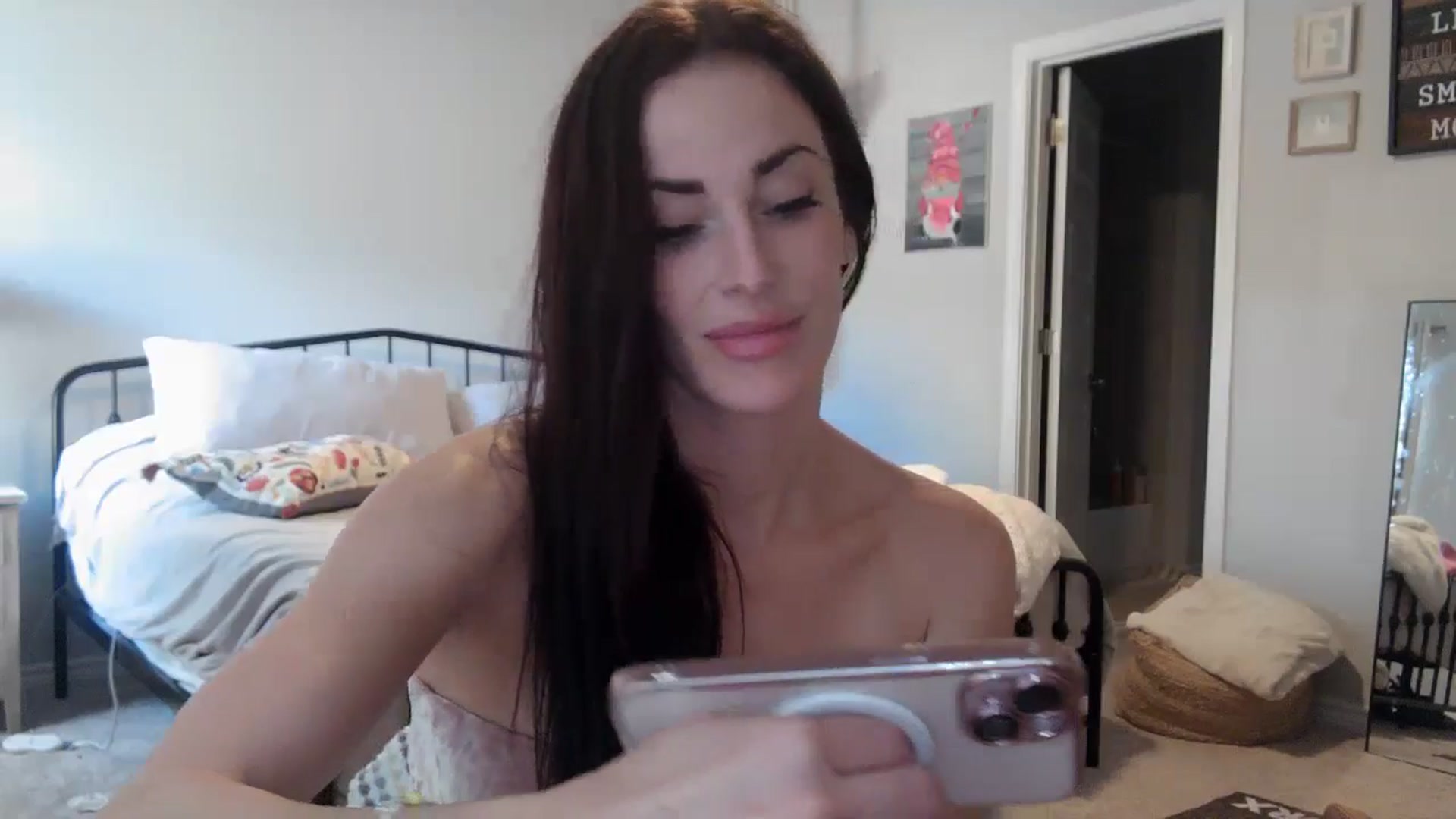 Gallery image thumbnail from EmmaStone4's myfreecams stream on, 08/29/2024, 16:14 image 16 of 20