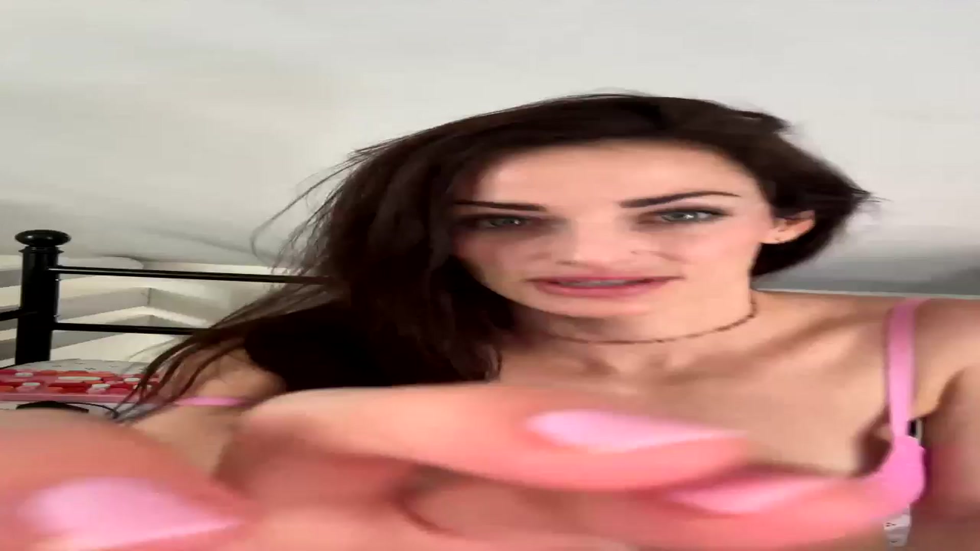 Gallery image thumbnail from EmmaStone4's myfreecams stream on, 09/15/2024, 18:13 image 10 of 20