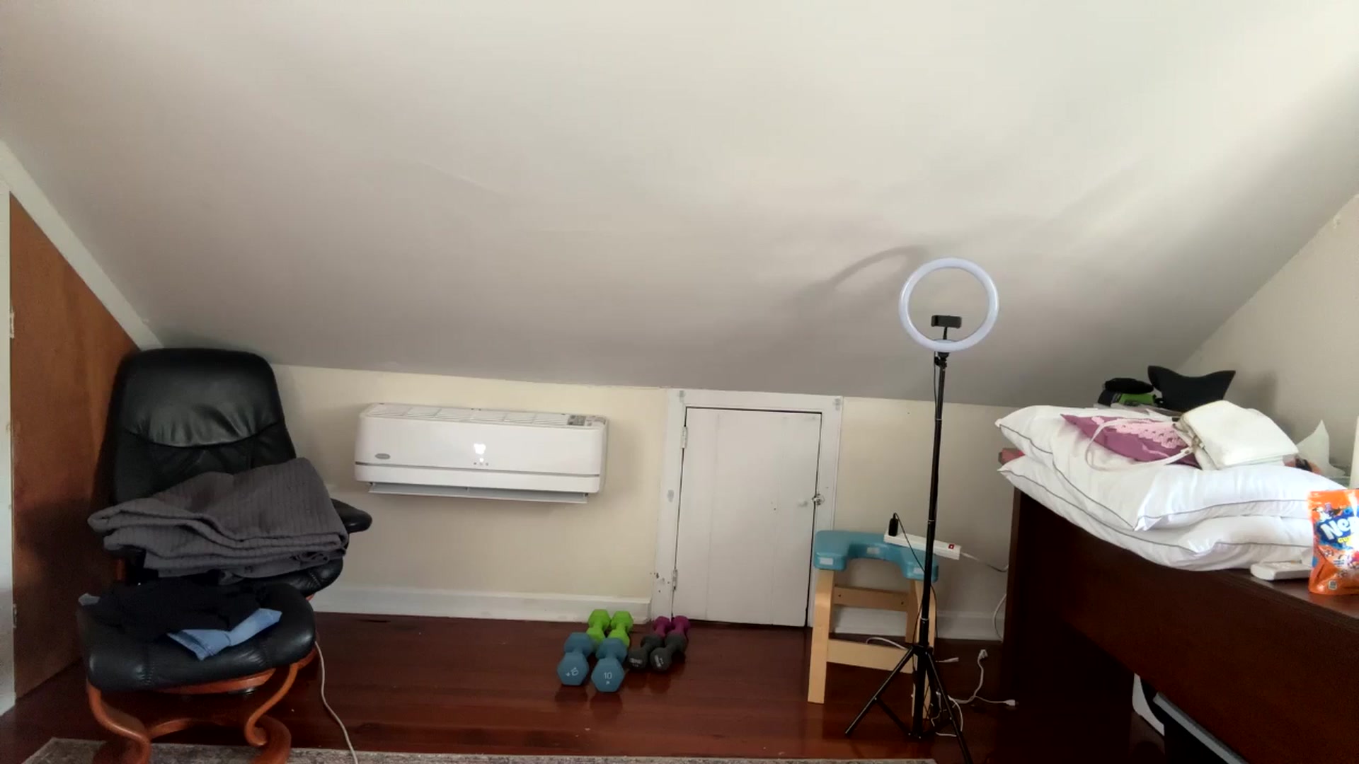 Gallery image thumbnail from EmmaStone4's myfreecams stream on, 09/15/2024, 18:13 image 15 of 20