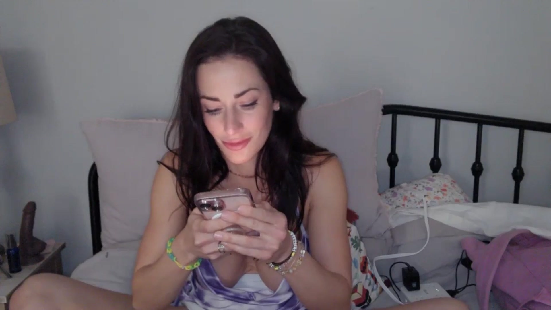 Gallery image thumbnail from EmmaStone4's myfreecams stream on, 09/18/2024, 18:15 image 7 of 20