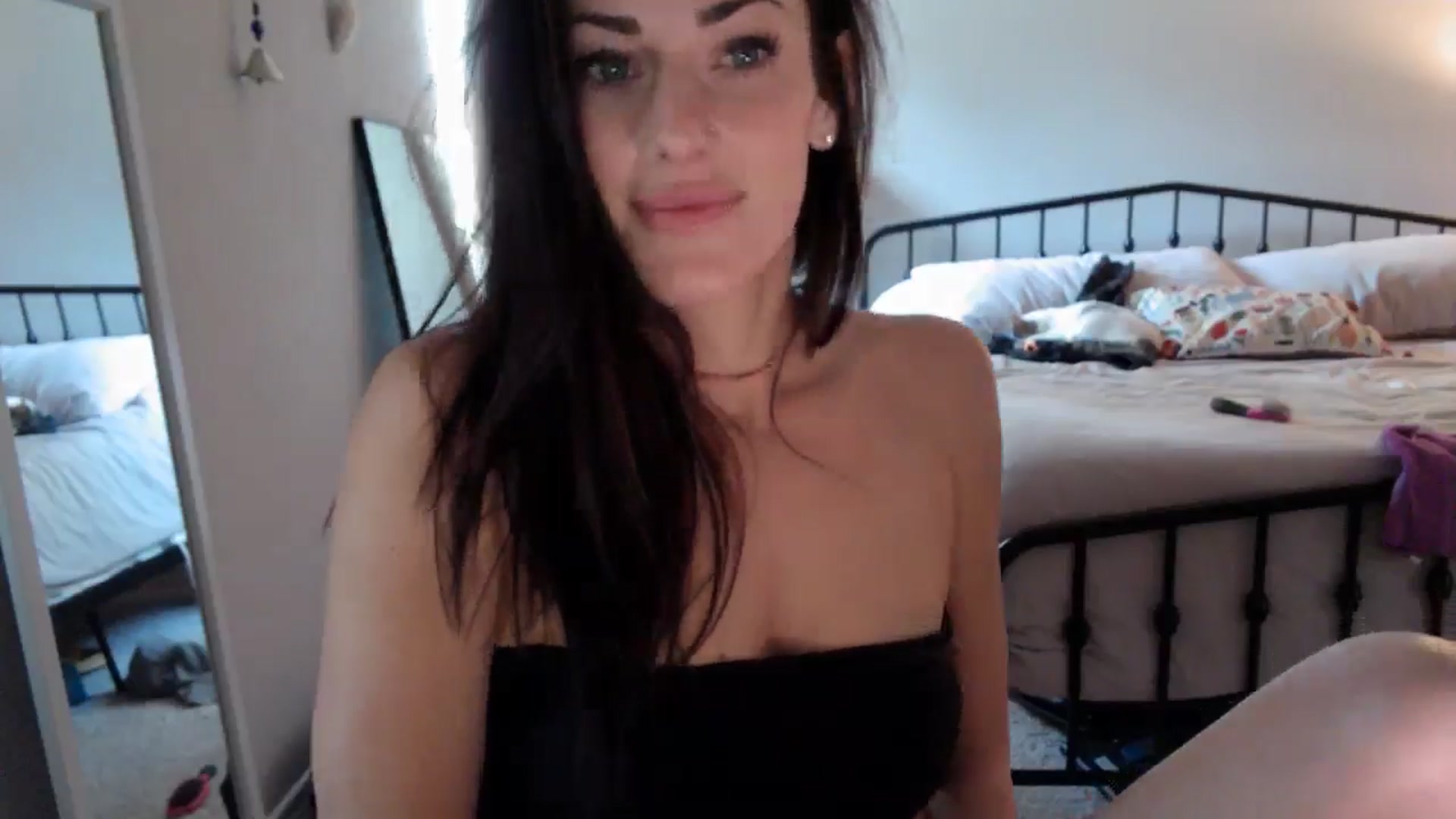 Gallery image thumbnail from EmmaStone4's myfreecams stream on, 10/16/2024, 19:36 image 20 of 20