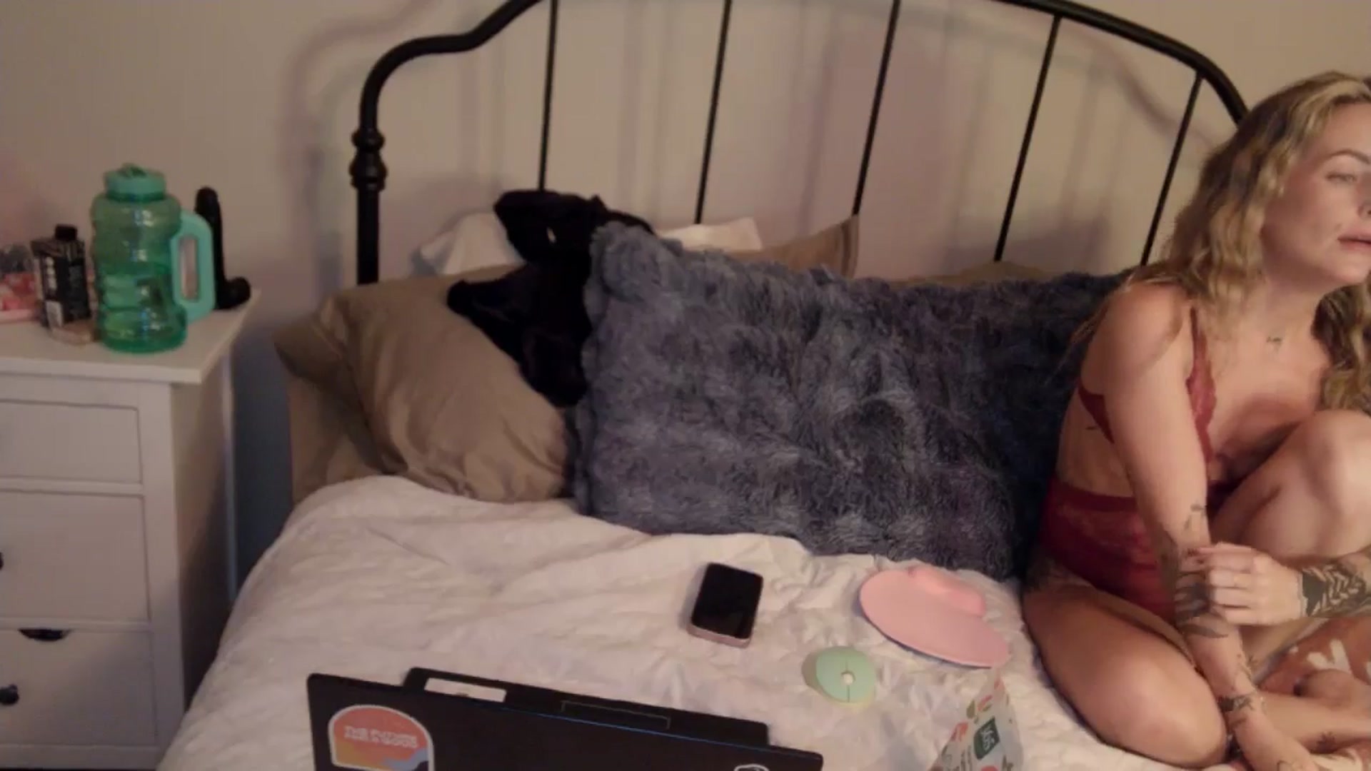 Gallery image thumbnail from EmmaStone4's myfreecams stream on, 10/25/2024, 22:51 image 15 of 20