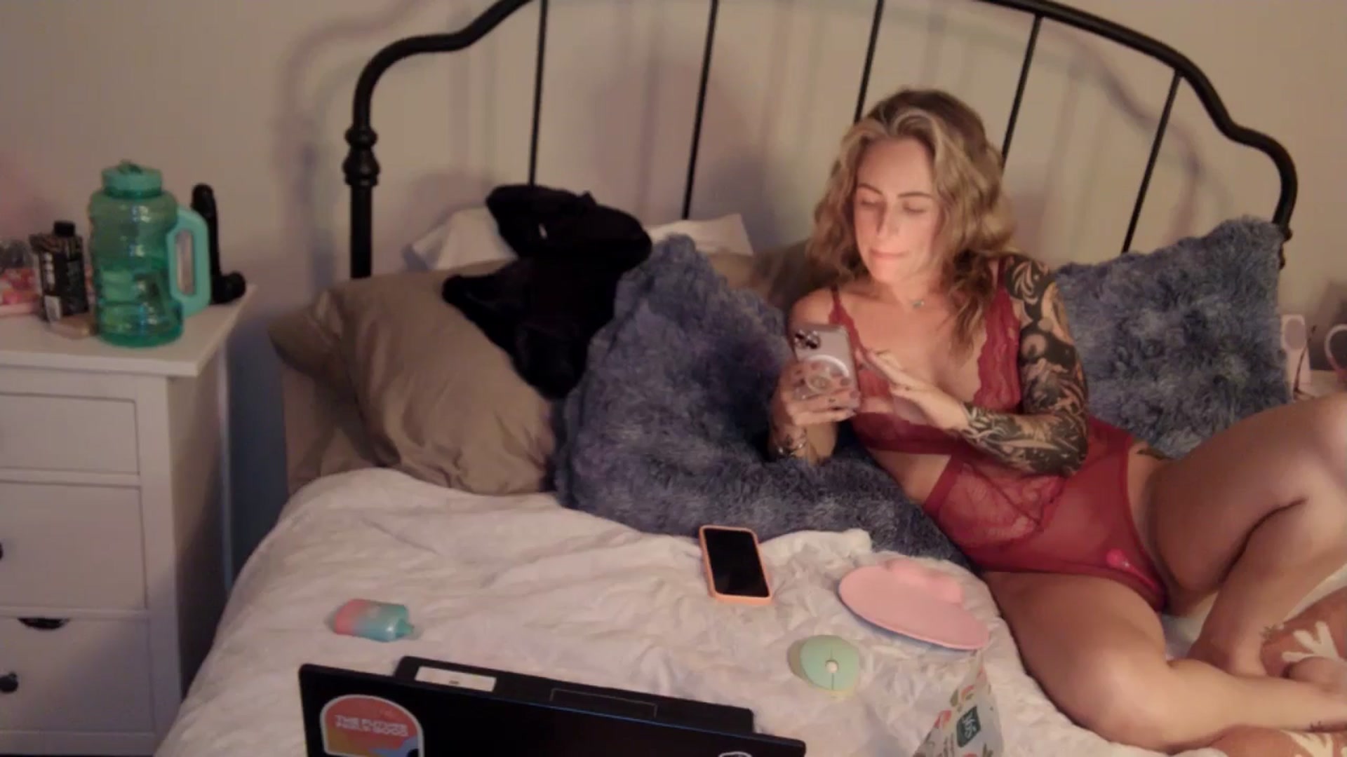 Gallery image thumbnail from EmmaStone4's myfreecams stream on, 10/25/2024, 22:51 image 12 of 20