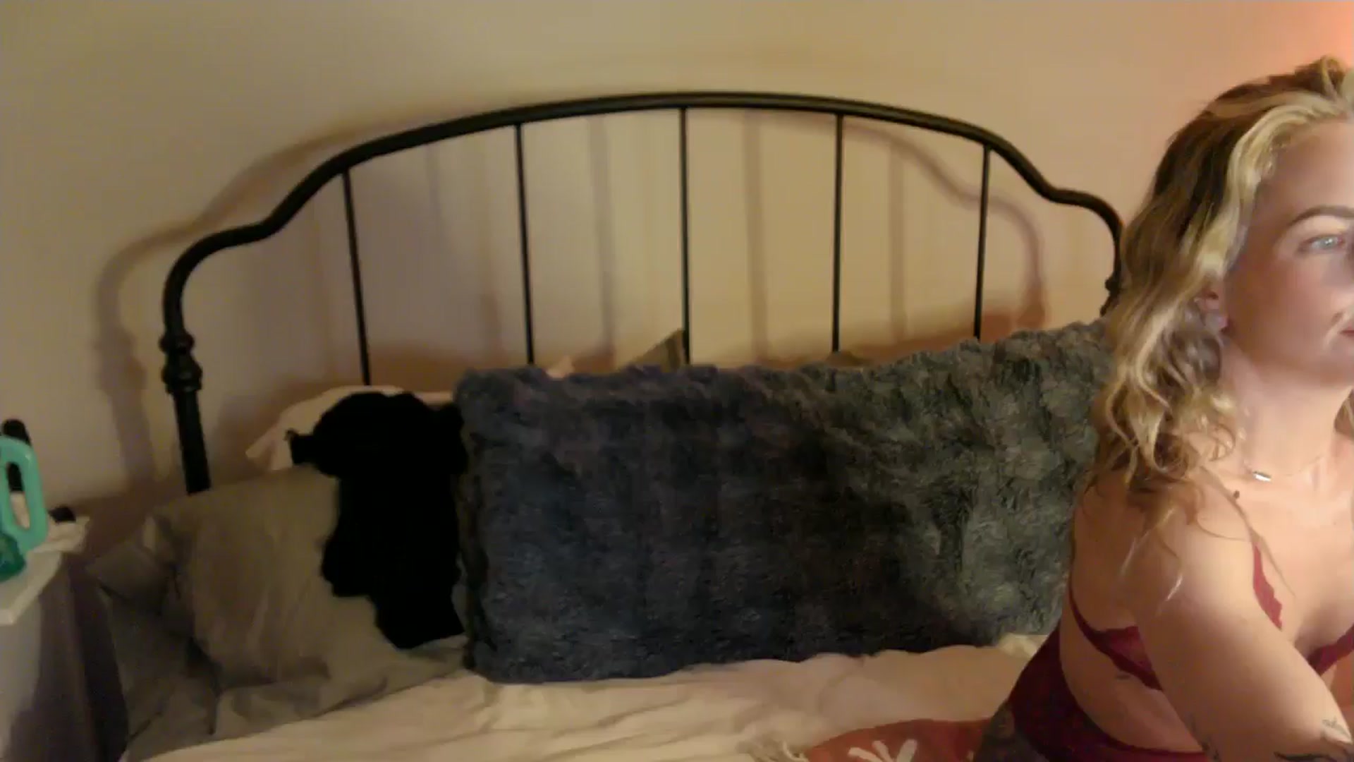 Gallery image thumbnail from EmmaStone4's myfreecams stream on, 10/25/2024, 23:29 image 9 of 20