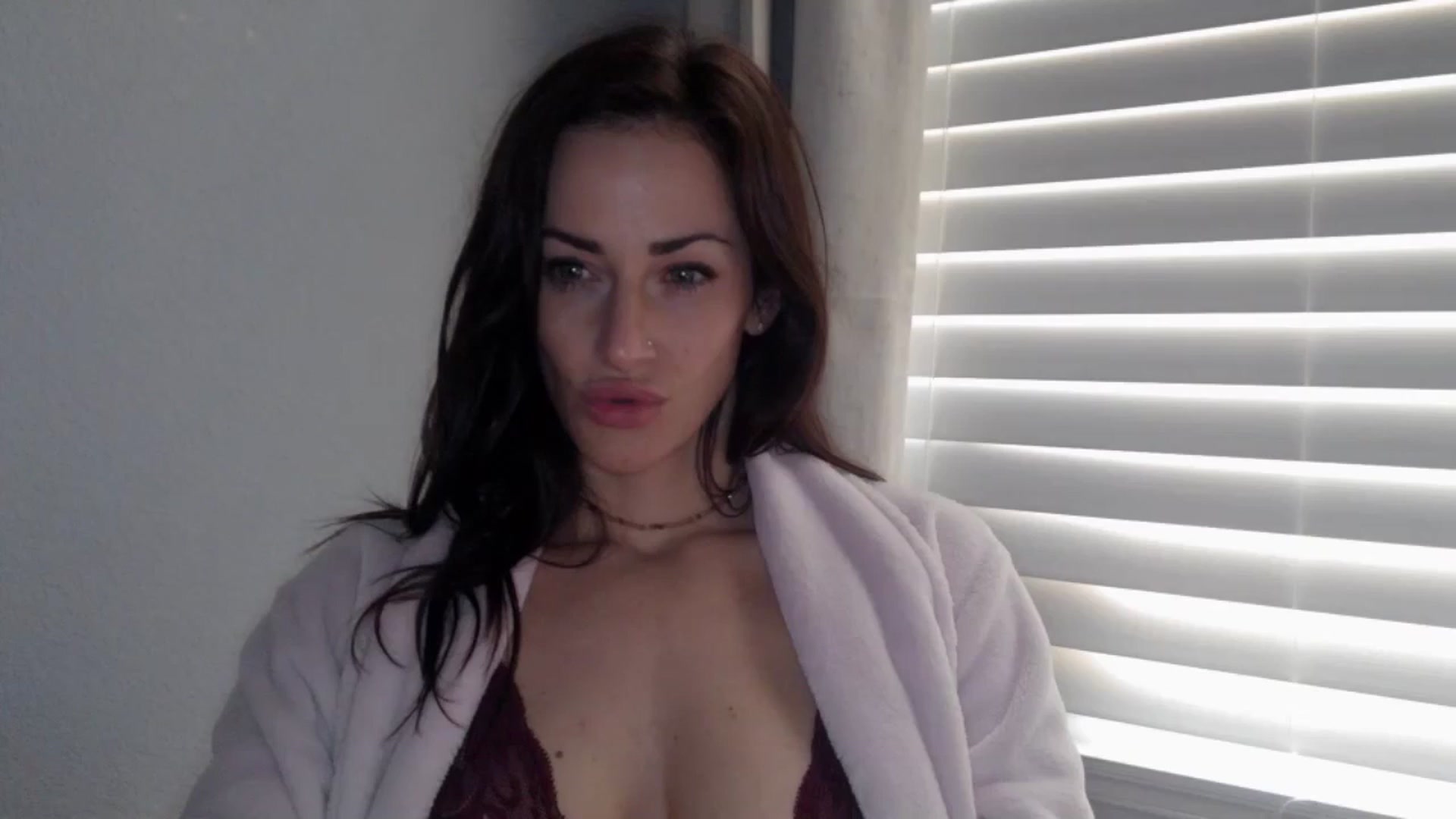 Gallery image thumbnail from EmmaStone4's myfreecams stream on, 12/02/2024, 21:04 image 5 of 20