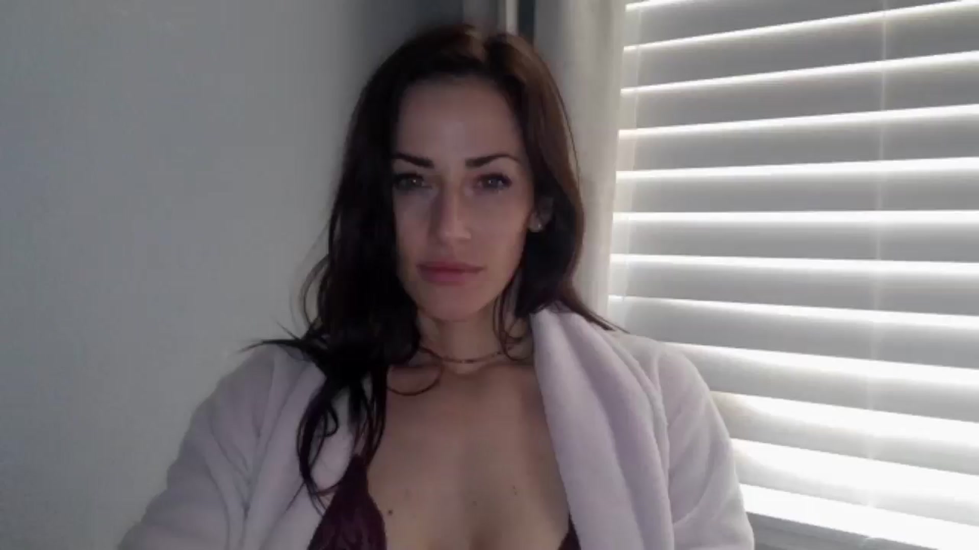 Gallery image thumbnail from EmmaStone4's myfreecams stream on, 12/02/2024, 21:04 image 10 of 20