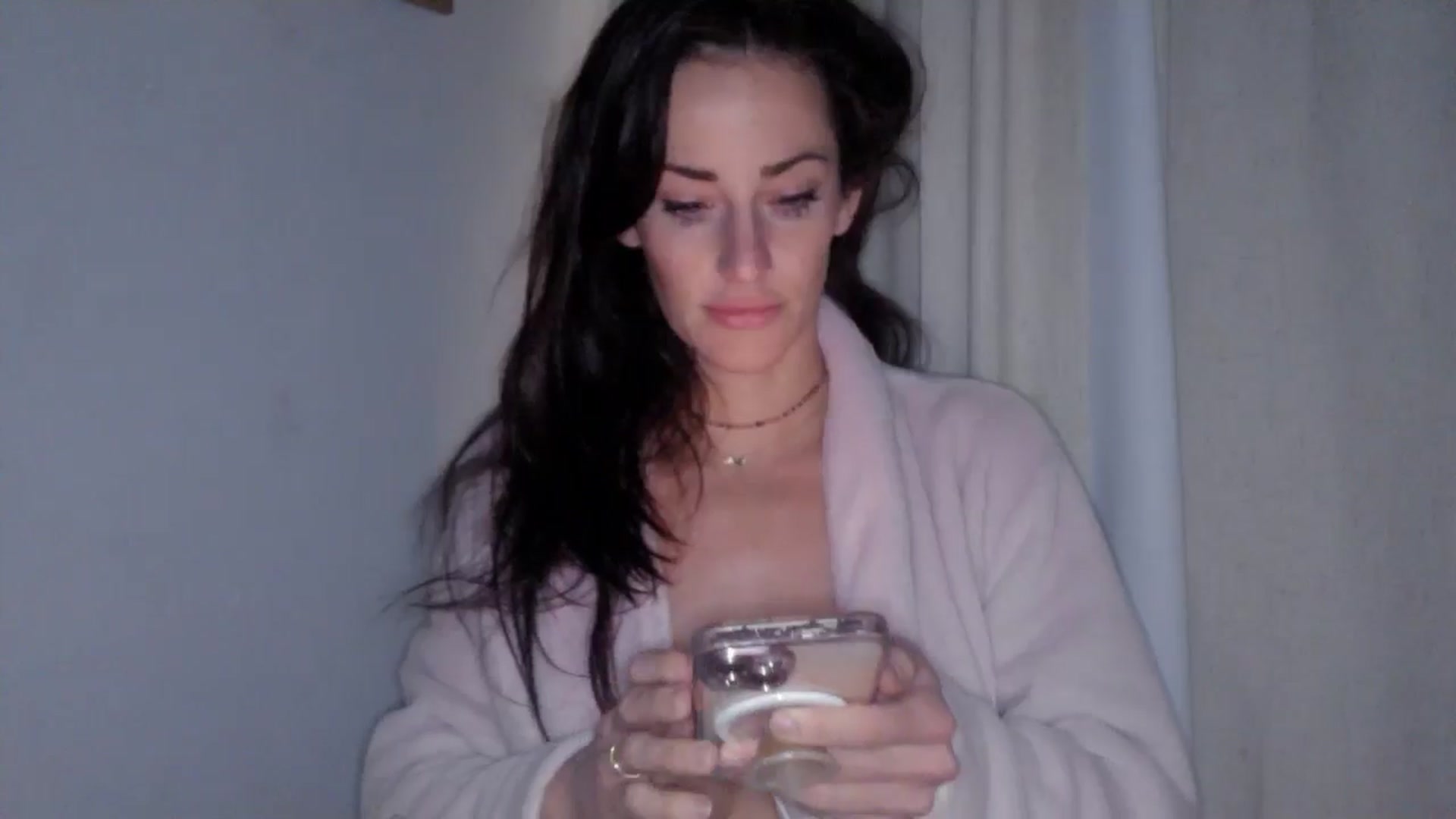 Gallery image thumbnail from EmmaStone4's myfreecams stream on, 12/06/2024, 22:02 image 18 of 20