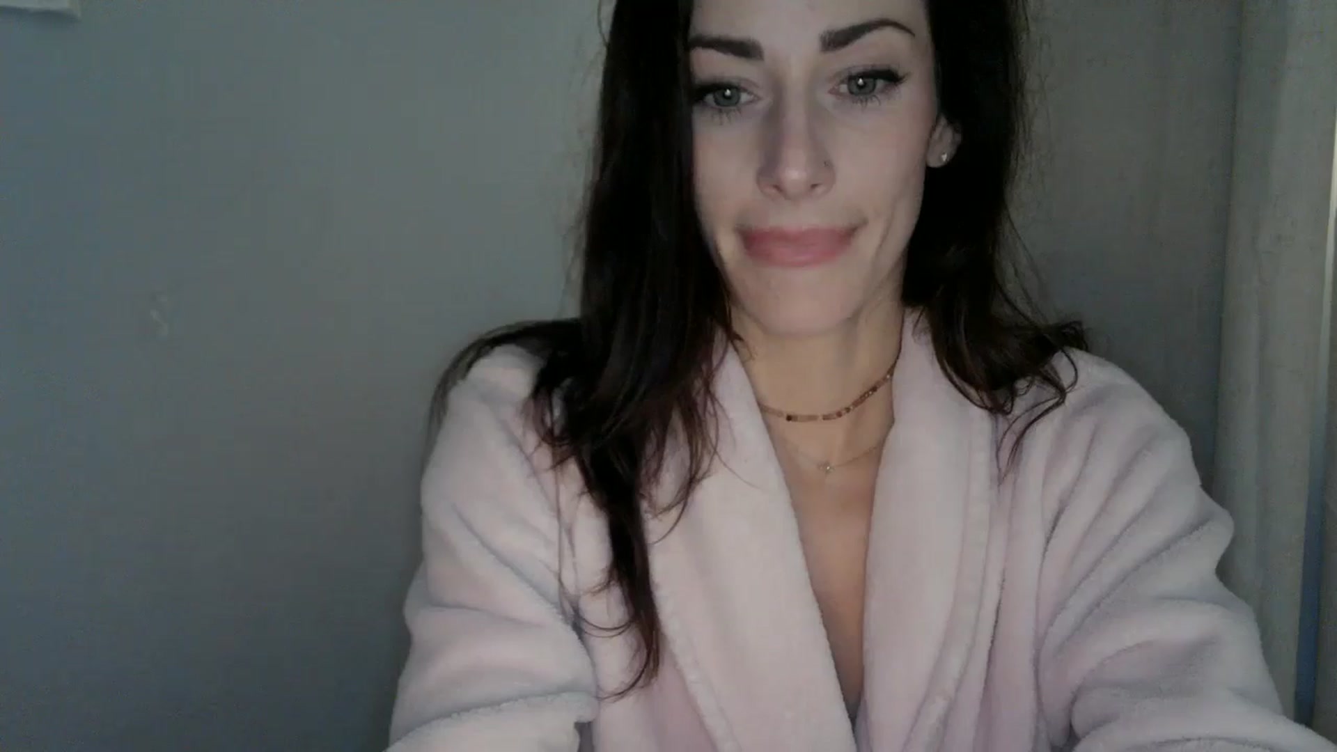 Gallery image thumbnail from EmmaStone4's myfreecams stream on, 01/08/2025, 21:24 image 4 of 20