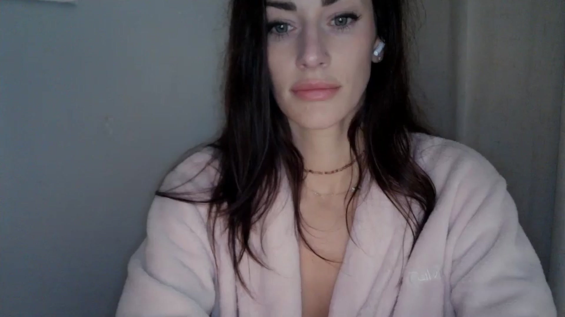 Gallery image thumbnail from EmmaStone4's myfreecams stream on, 01/08/2025, 21:24 image 12 of 20