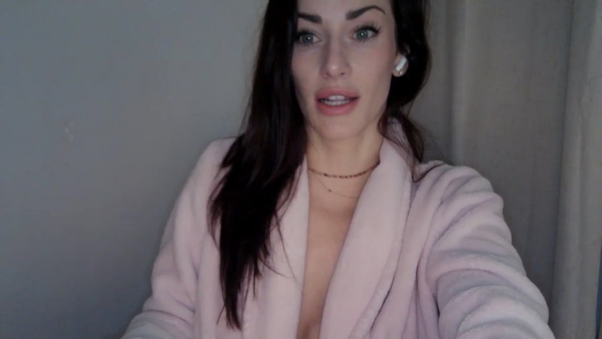 Gallery image thumbnail from EmmaStone4's myfreecams stream on, 01/08/2025, 21:24 image 15 of 20
