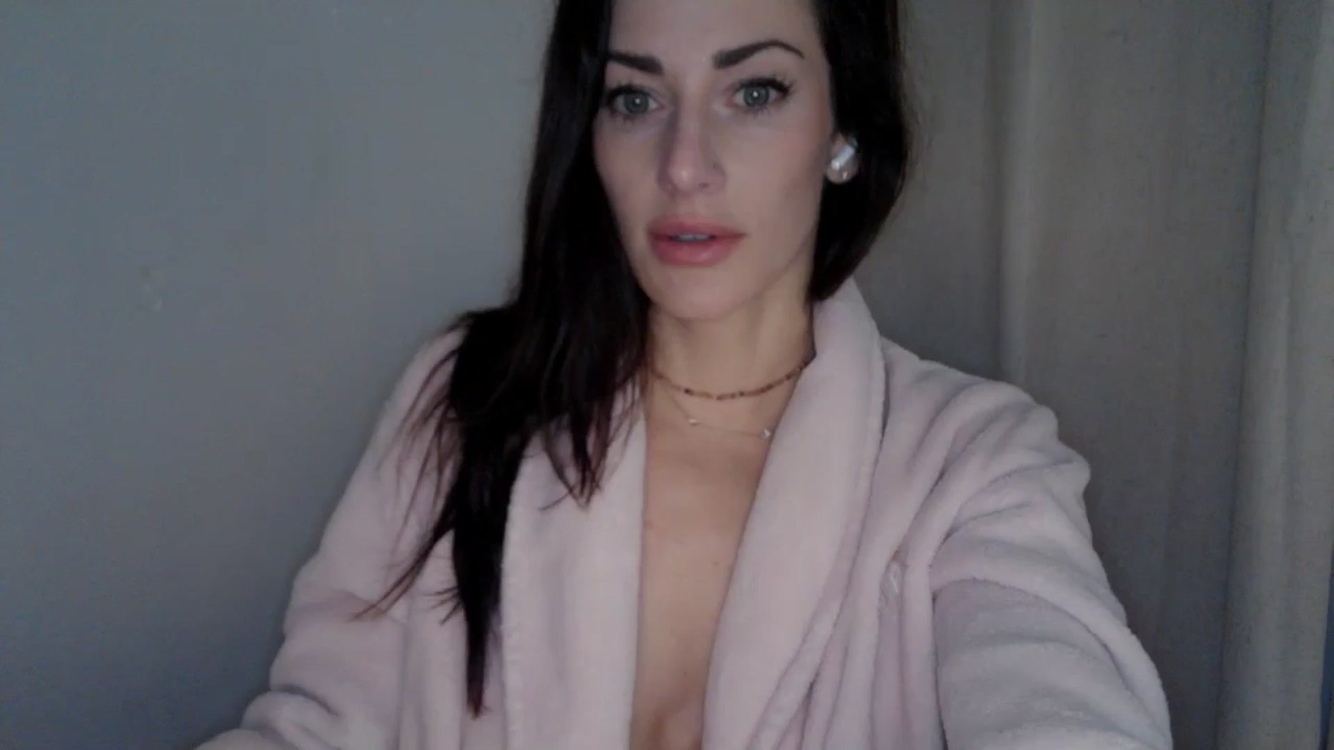 Gallery image thumbnail from EmmaStone4's myfreecams stream on, 01/08/2025, 21:24 image 18 of 20