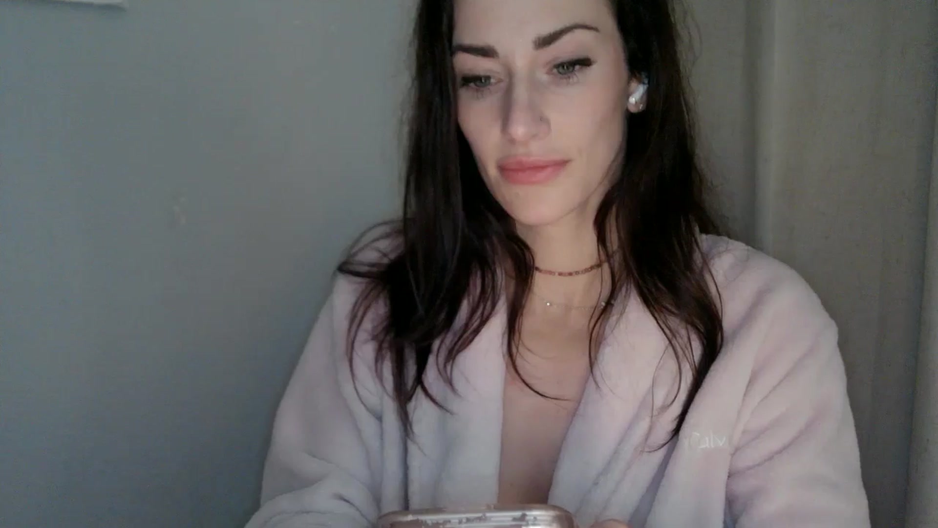 Gallery image thumbnail from EmmaStone4's myfreecams stream on, 01/08/2025, 21:24 image 11 of 20
