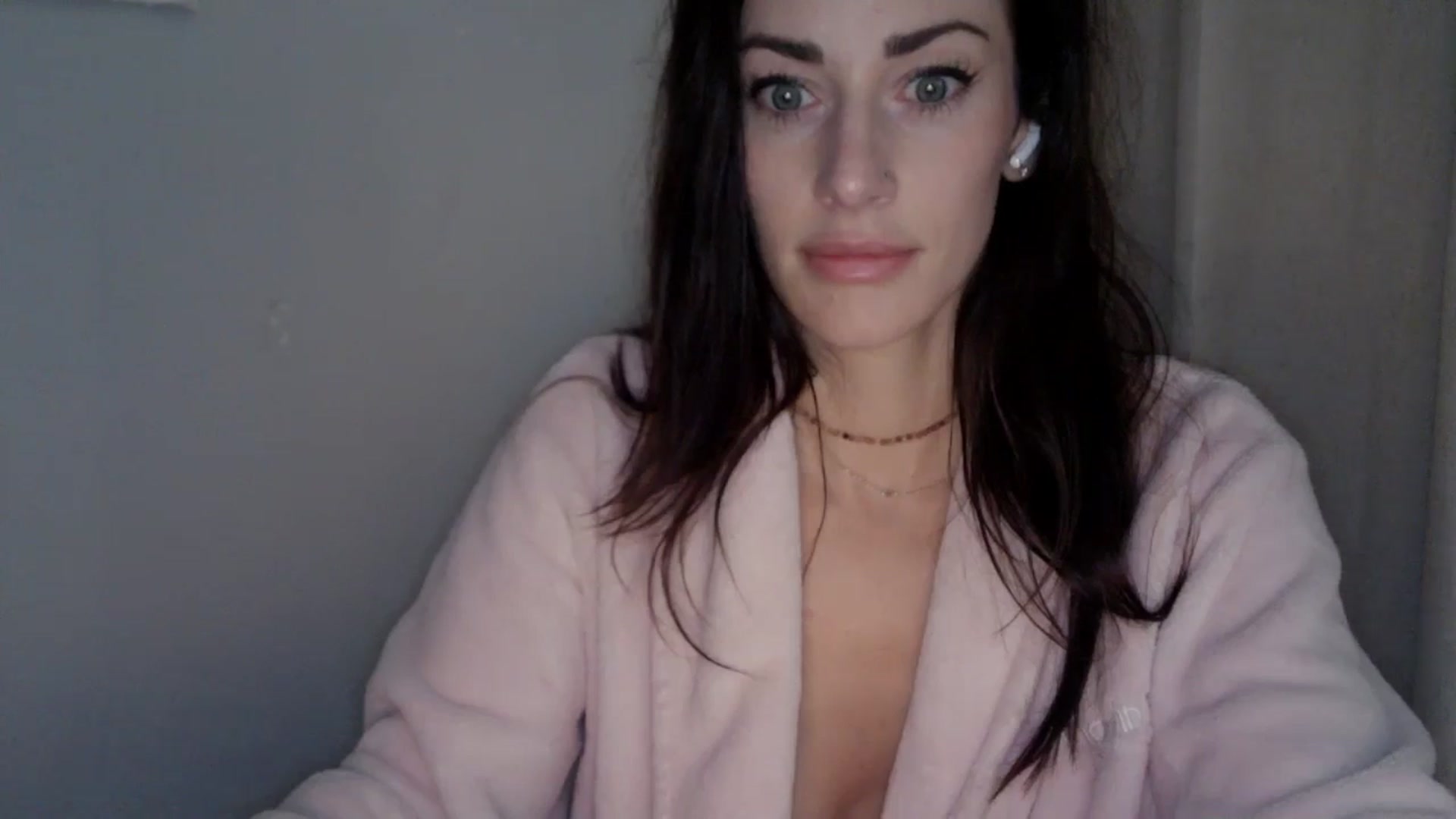 Gallery image thumbnail from EmmaStone4's myfreecams stream on, 01/08/2025, 21:24 image 9 of 20