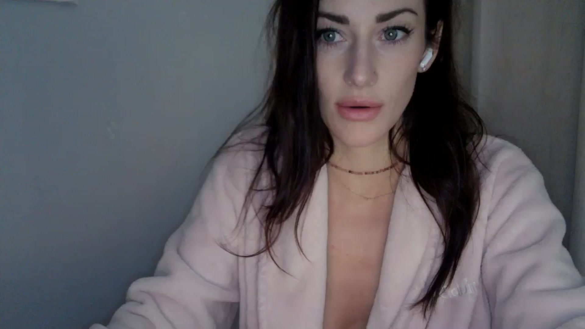 Gallery image thumbnail from EmmaStone4's myfreecams stream on, 01/08/2025, 21:24 image 7 of 20
