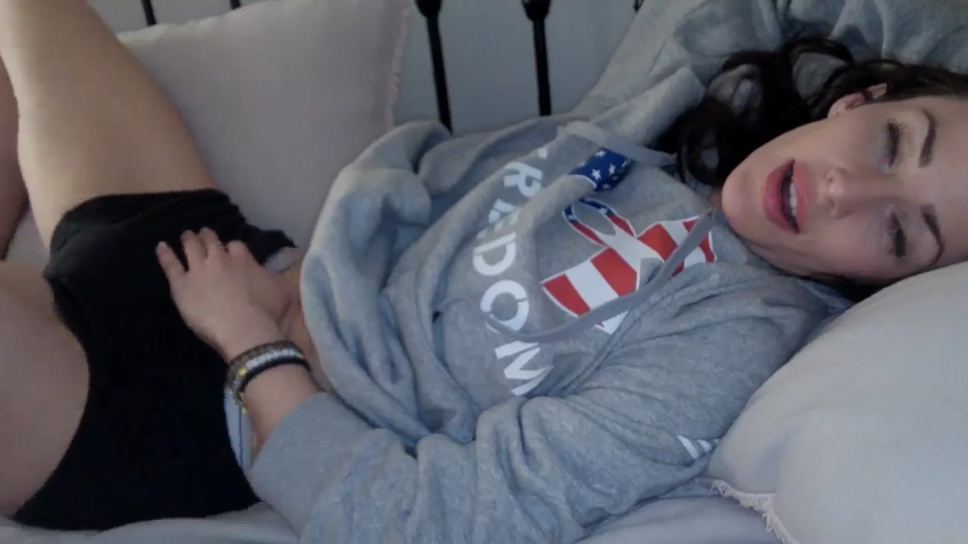 Gallery image thumbnail from EmmaStone4's myfreecams stream on, 01/10/2025, 19:44 image 3 of 20