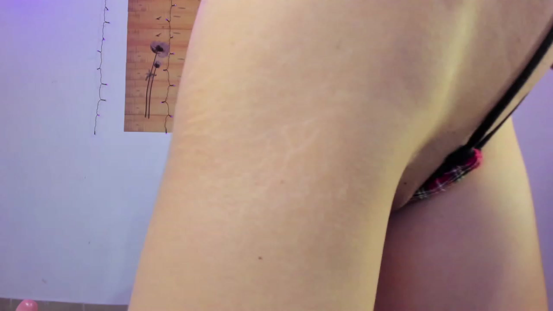 Gallery image thumbnail from Emma_19_'s myfreecams stream on, 11/17/2022, 06:07 image 6 of 20
