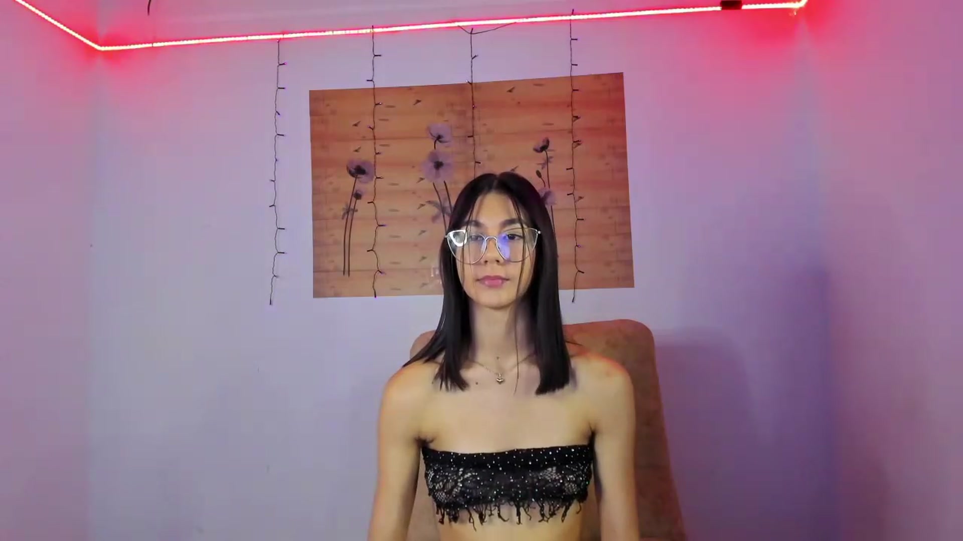Gallery image thumbnail from Emma_19_'s myfreecams stream on, 11/22/2022, 04:51 image 19 of 20