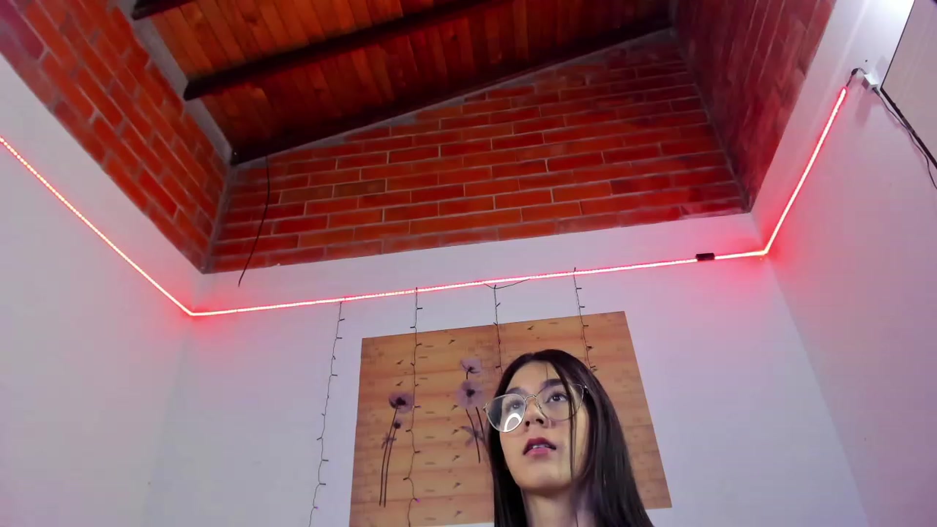 Gallery image thumbnail from Emma_19_'s myfreecams stream on, 11/26/2022, 06:19 image 6 of 20