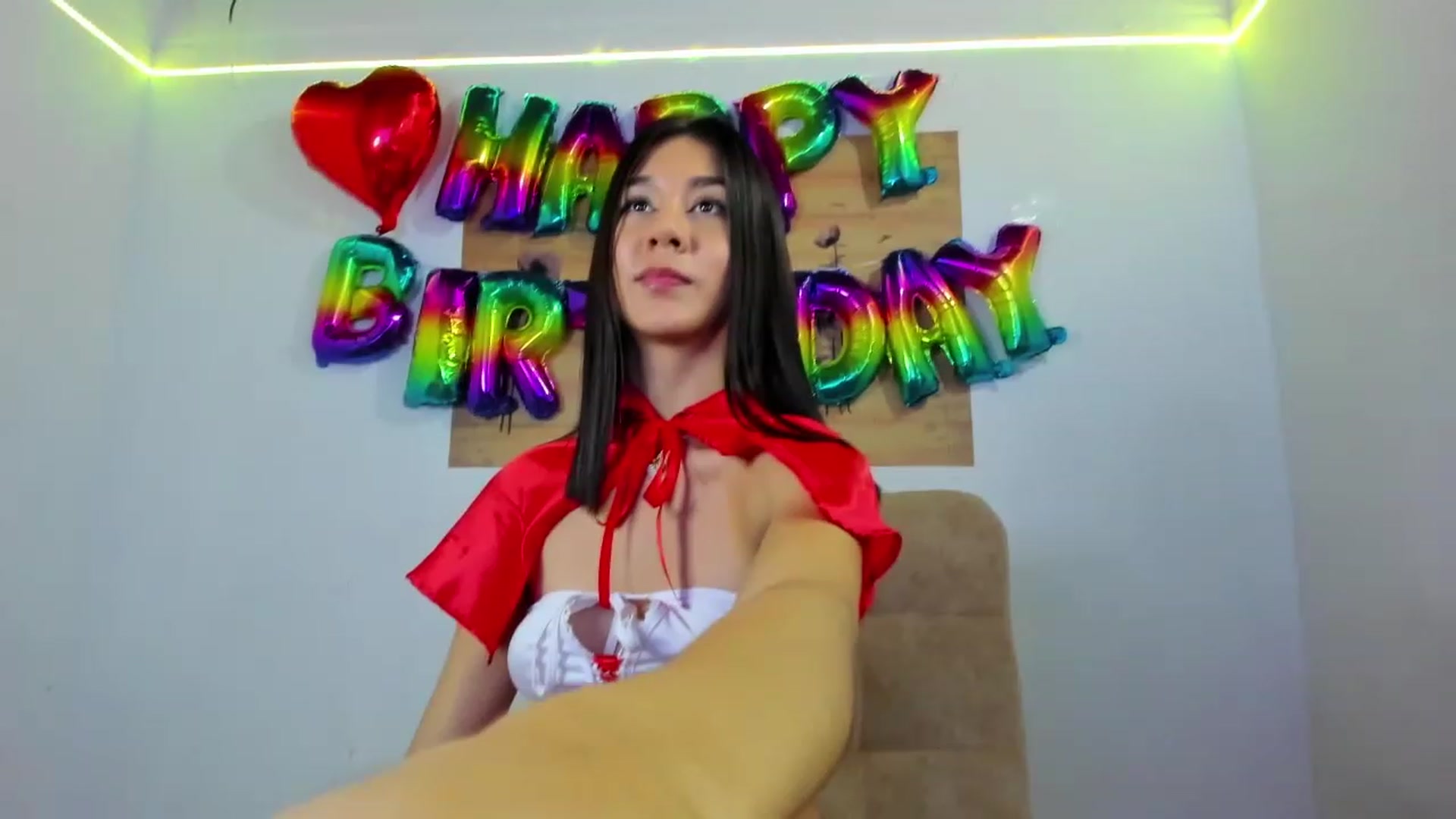 Gallery image thumbnail from Emma_19_'s myfreecams stream on, 12/28/2022, 08:07 image 5 of 20