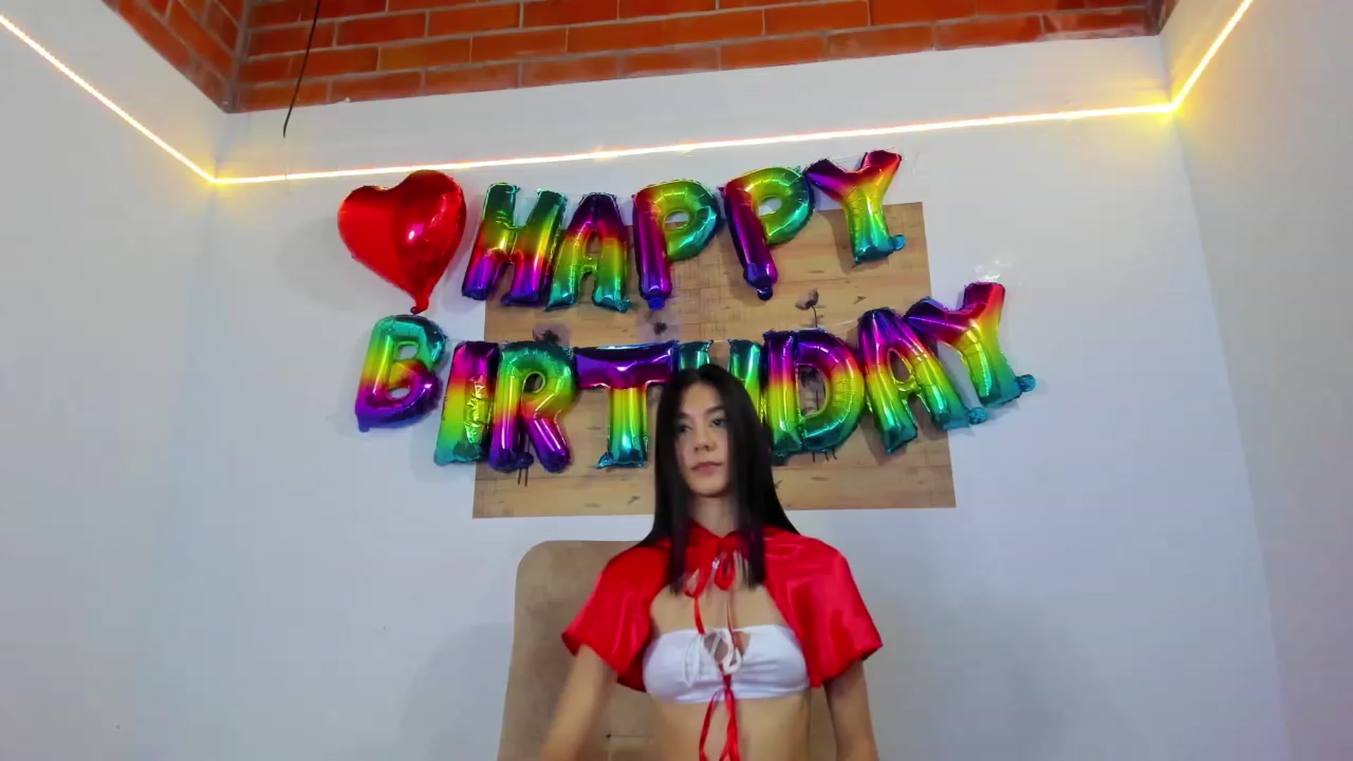 Gallery image thumbnail from Emma_19_'s myfreecams stream on, 12/28/2022, 08:07 image 7 of 20