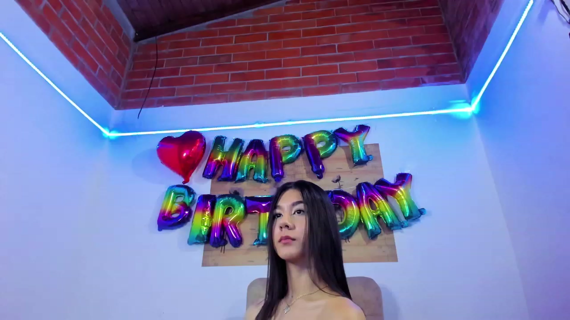 Gallery image thumbnail from Emma_19_'s myfreecams stream on, 12/28/2022, 10:14 image 1 of 20
