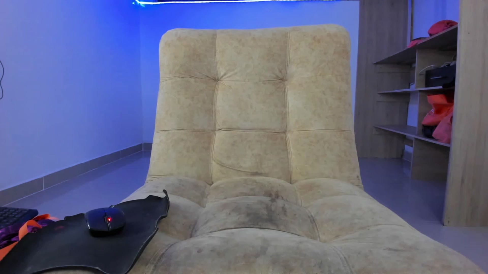 Gallery image thumbnail from Emma_19_'s myfreecams stream on, 02/14/2023, 04:21 image 9 of 20
