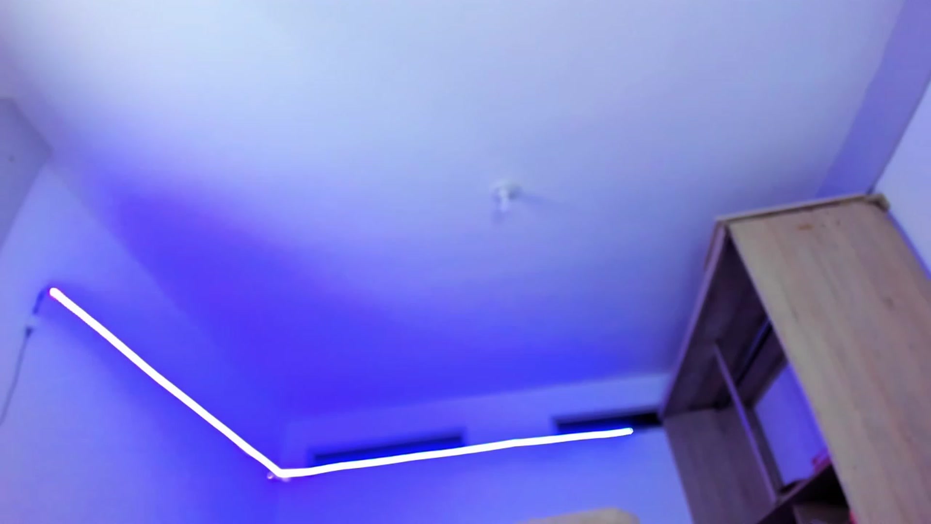 Gallery image thumbnail from Emma_19_'s myfreecams stream on, 03/22/2023, 06:07 image 10 of 20