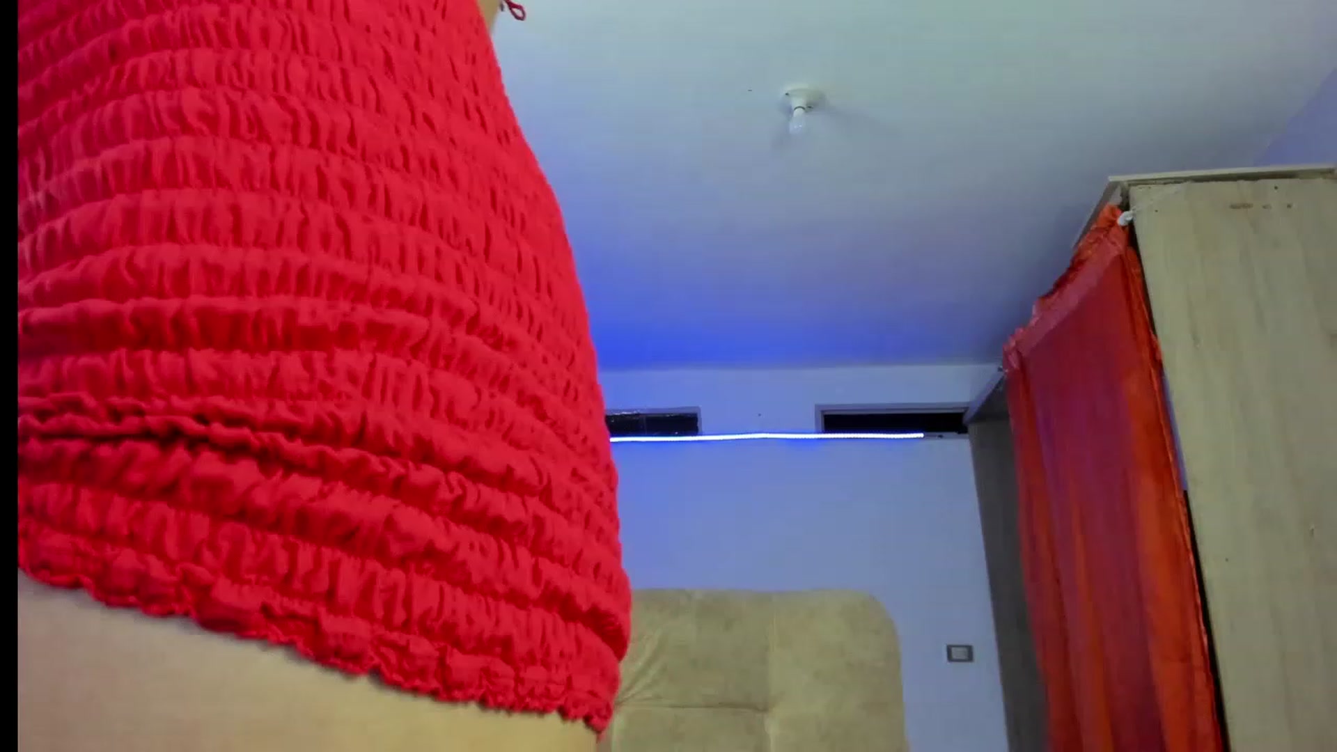 Gallery image thumbnail from Emma_19_'s myfreecams stream on, 06/01/2023, 01:45 image 5 of 20