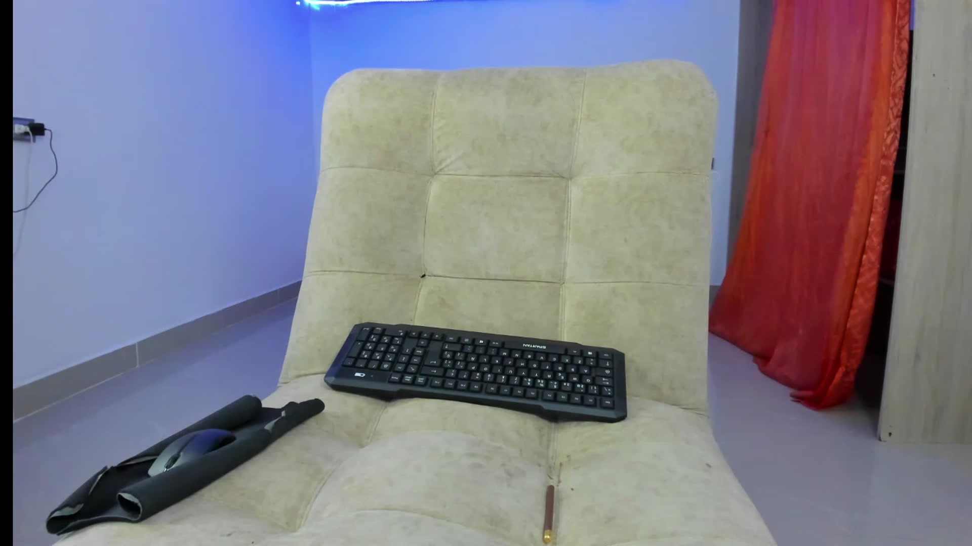 Gallery image thumbnail from Emma_19_'s myfreecams stream on, 06/13/2023, 02:12 image 15 of 20