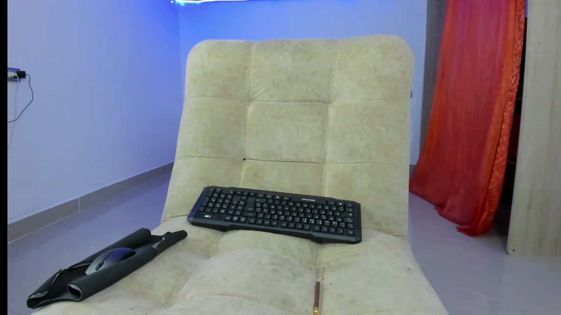 Gallery image thumbnail from Emma_19_'s myfreecams stream on, 06/13/2023, 02:12 image 13 of 20