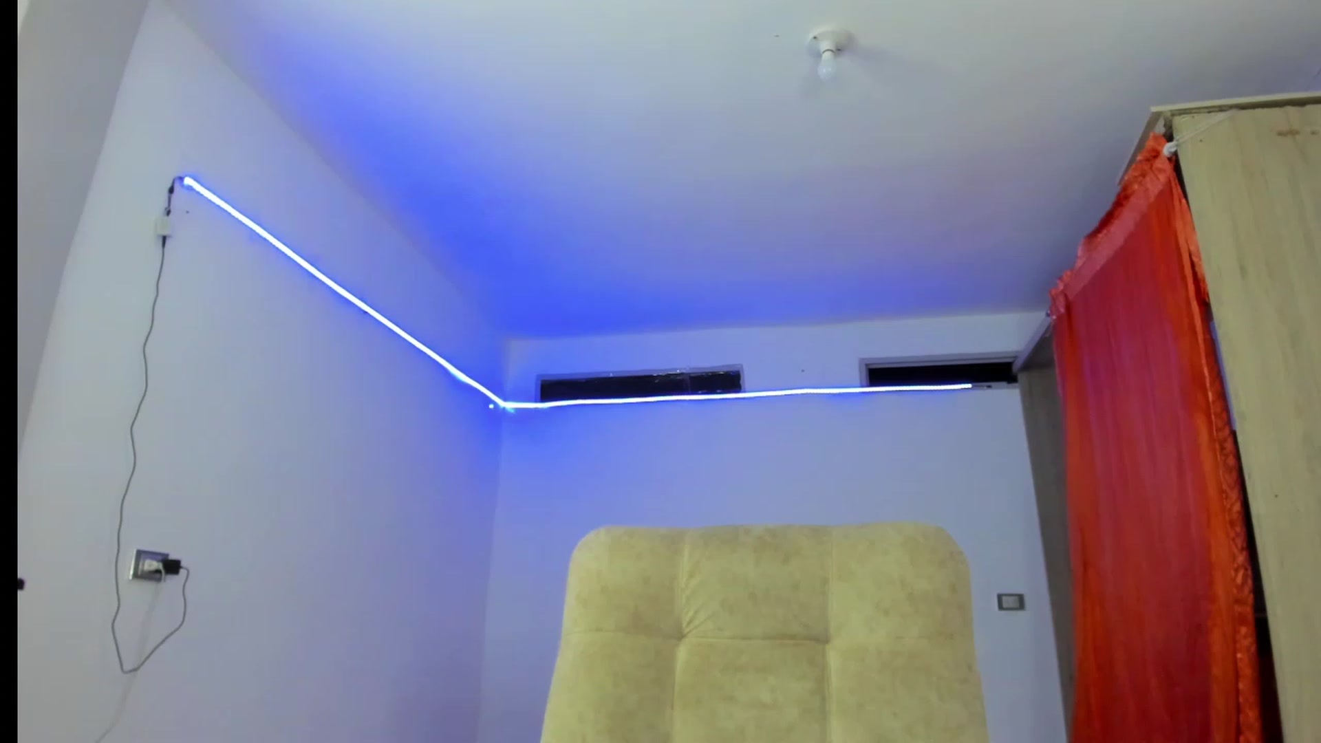 Gallery image thumbnail from Emma_19_'s myfreecams stream on, 06/13/2023, 04:42 image 1 of 20
