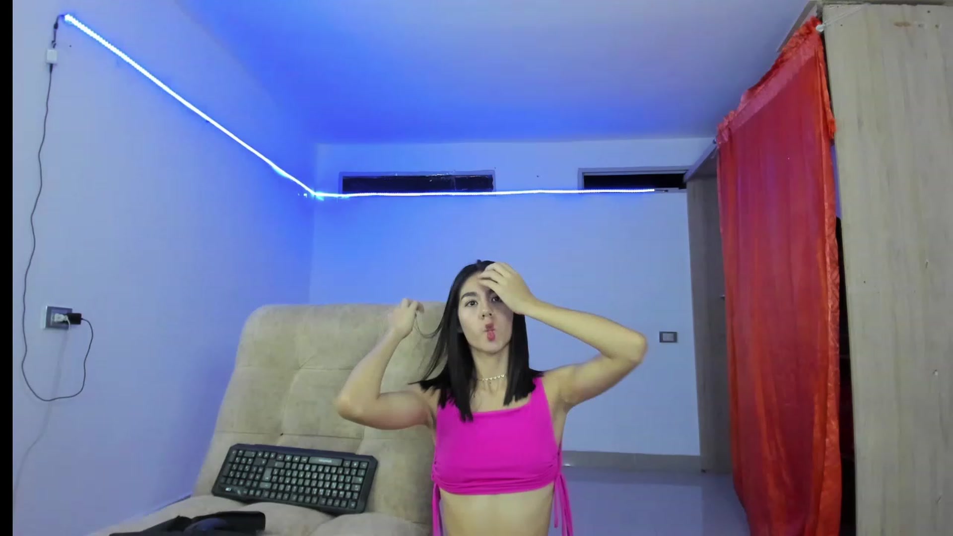 Gallery image thumbnail from Emma_19_'s myfreecams stream on, 06/18/2023, 04:27 image 8 of 20