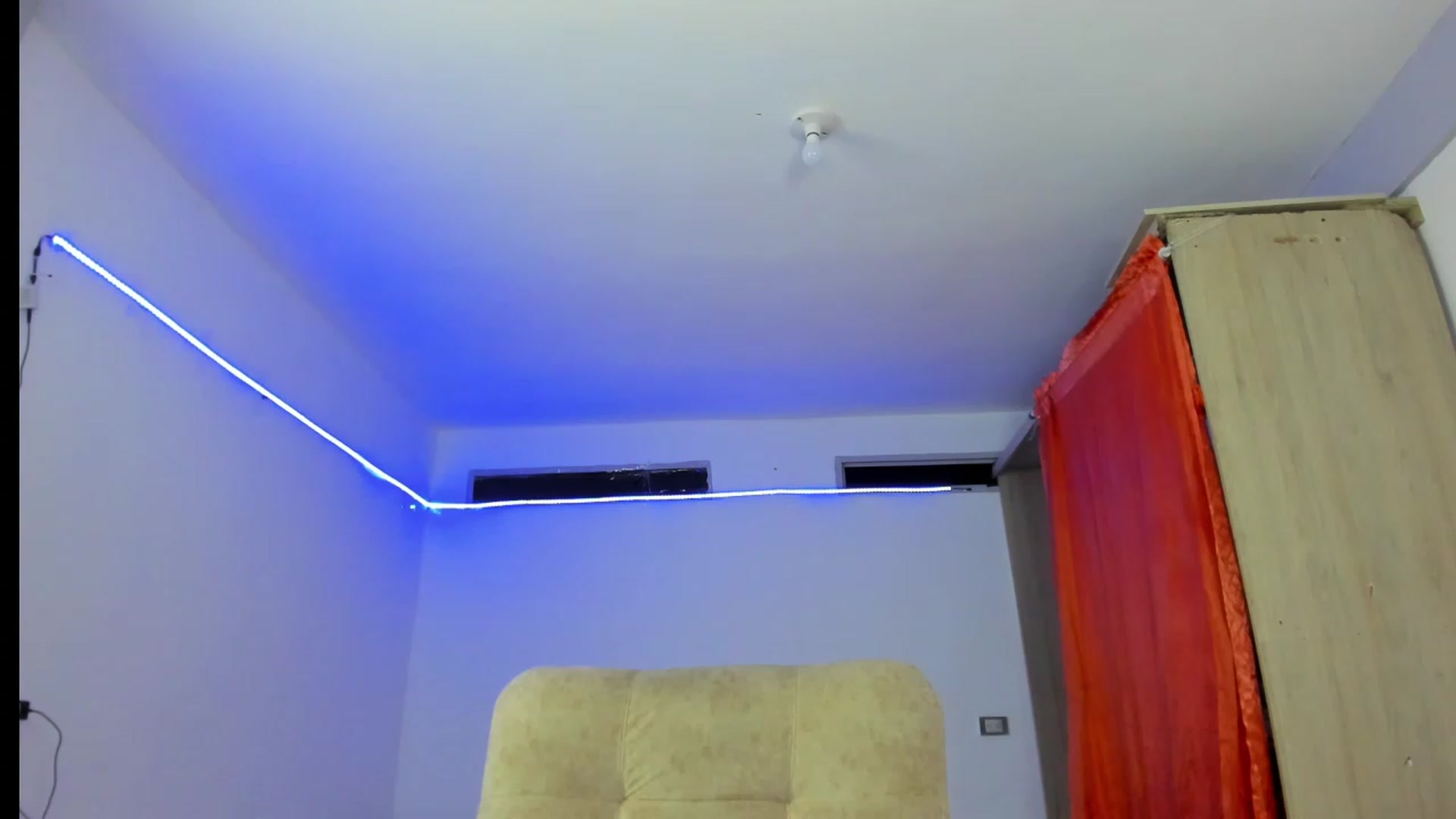 Gallery image thumbnail from Emma_19_'s myfreecams stream on, 07/11/2023, 02:44 image 7 of 20