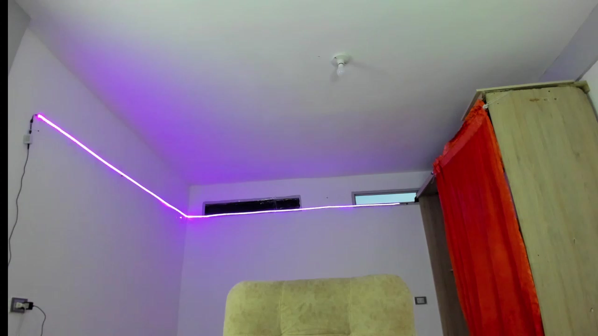 Gallery image thumbnail from Emma_19_'s myfreecams stream on, 07/12/2023, 24:01 image 8 of 20
