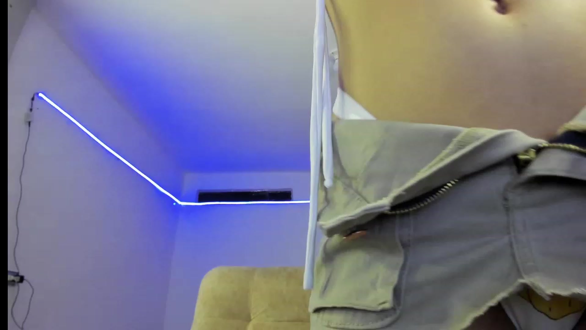 Gallery image thumbnail from Emma_19_'s myfreecams stream on, 07/15/2023, 01:17 image 4 of 20