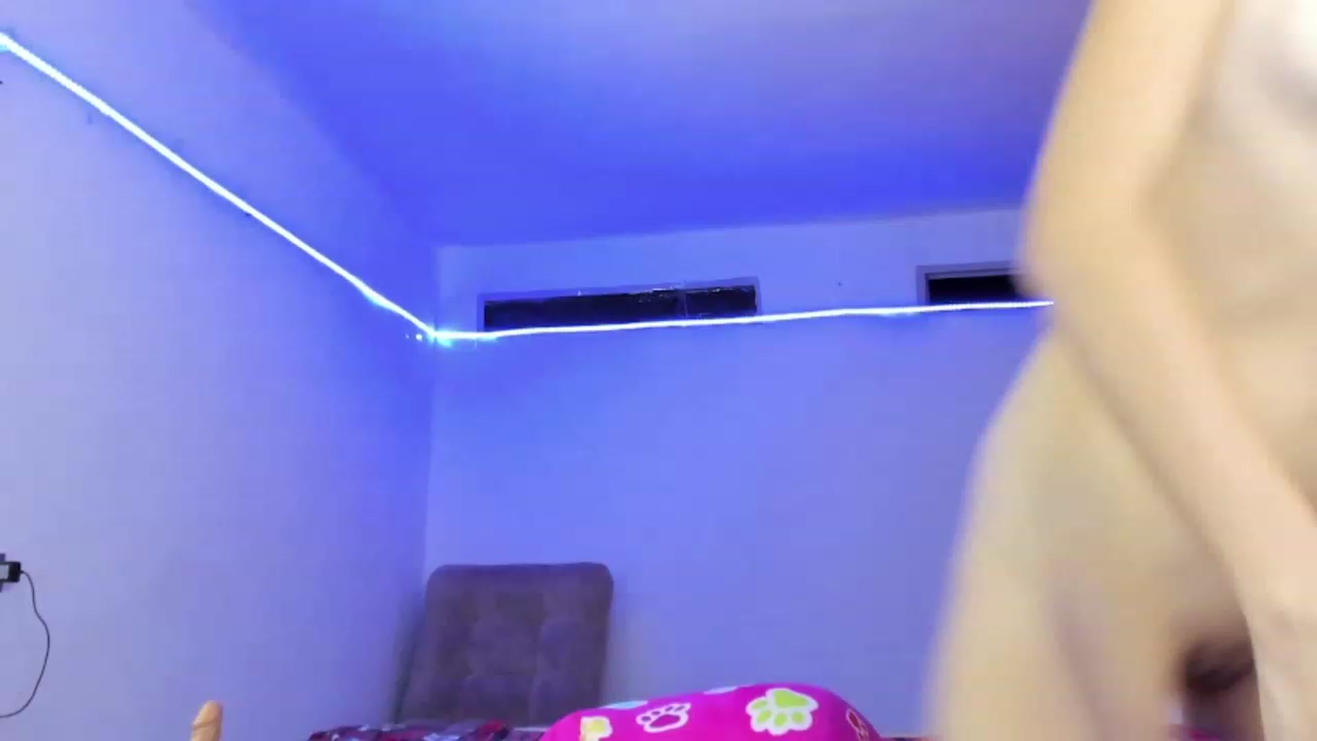 Gallery image thumbnail from Emma_19_'s myfreecams stream on, 08/09/2023, 05:12 image 6 of 20